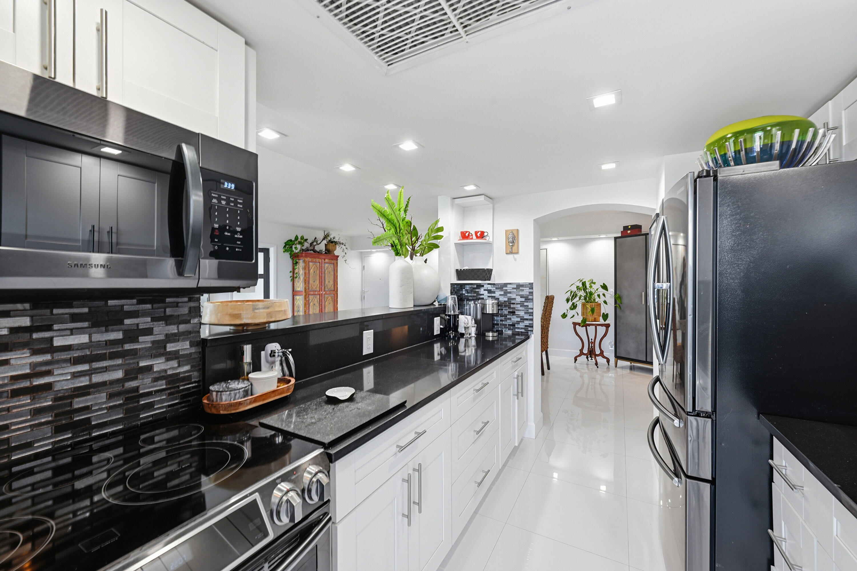 EMBASSY TOWER II INC CONDO - Residential