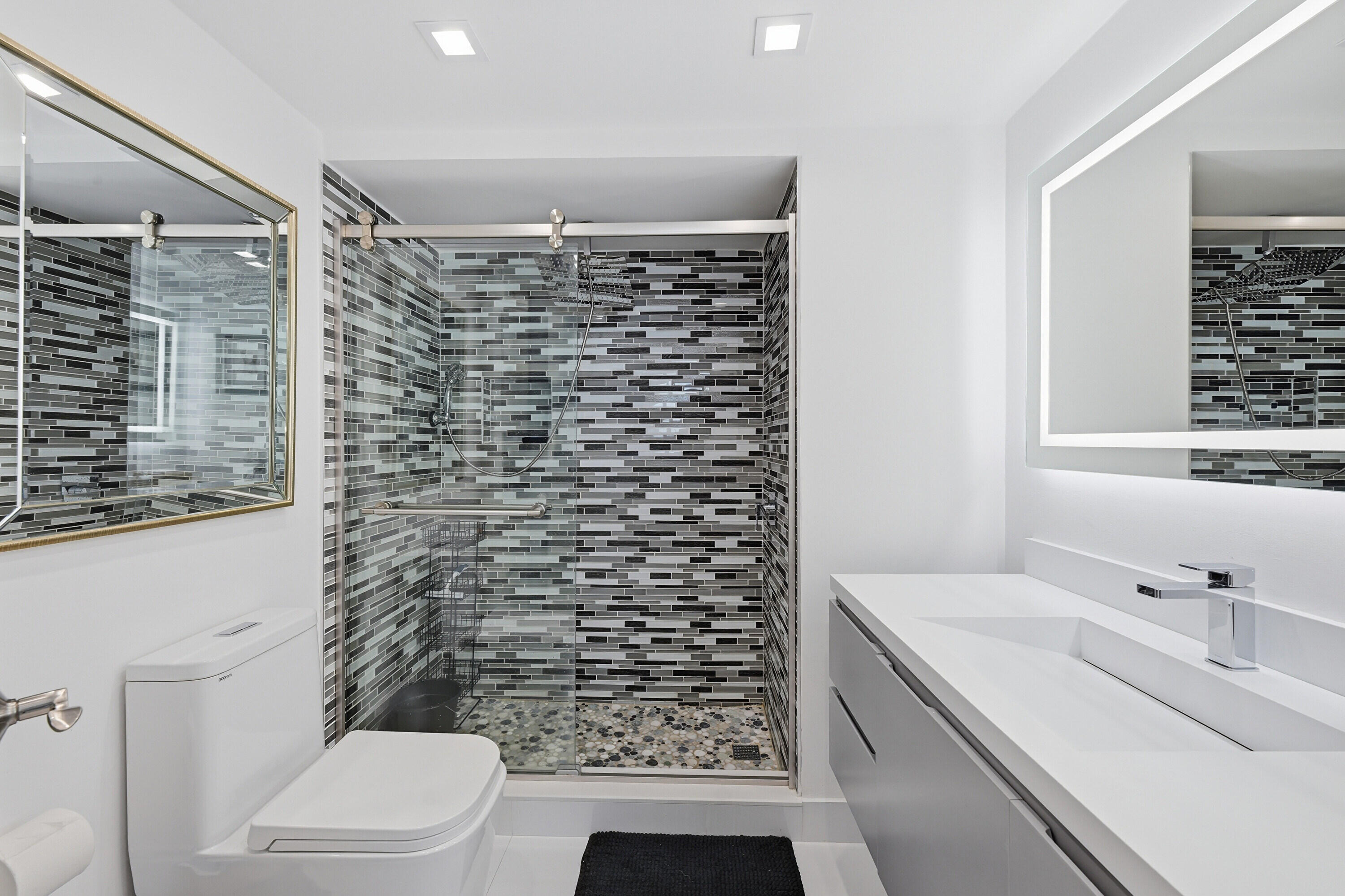 EMBASSY TOWER II INC CONDO - Residential