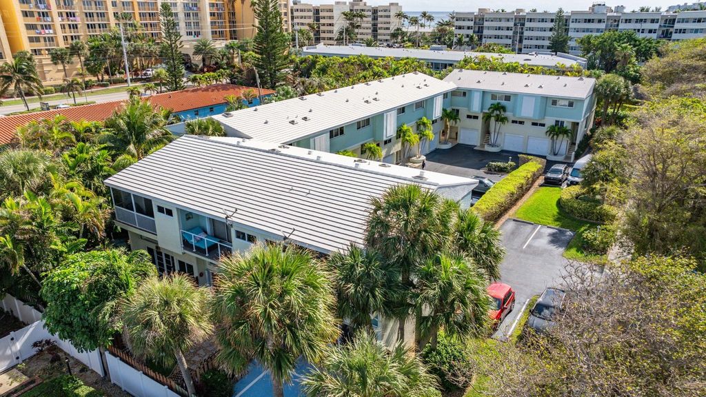 Photo of 884 SE 19th Avenue, Deerfield Beach, FL 33441 (MLS # F10529816)