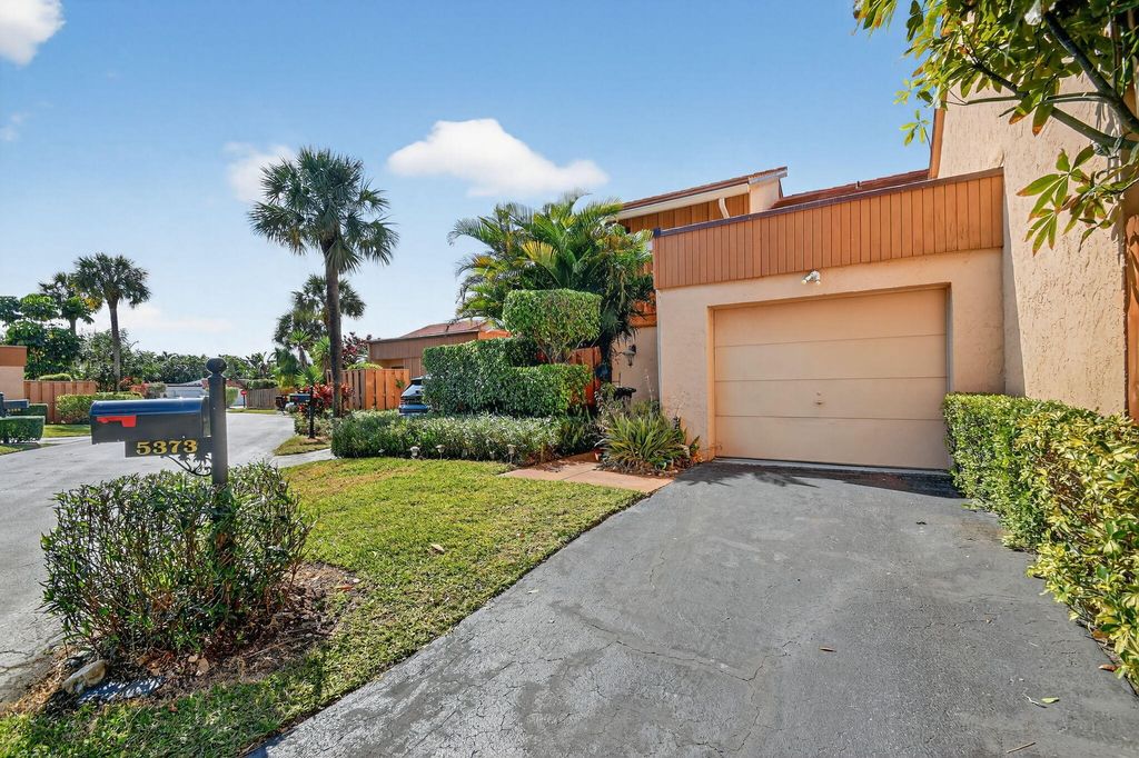 Photo of 5373 Stonybrook Lane, Boynton Beach, FL 33437 (MLS # R11162448)