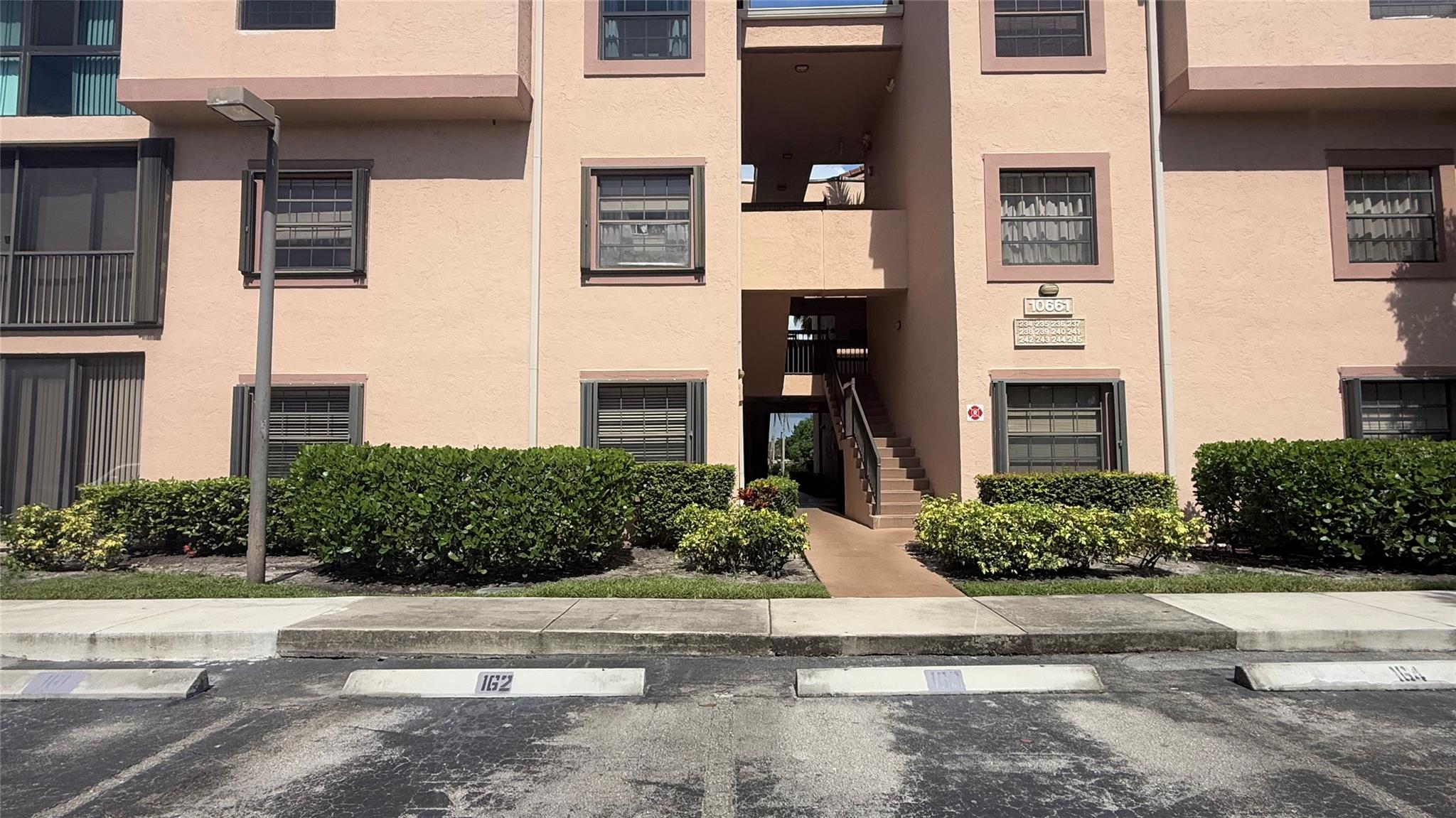 READY TO MOVE-IN. 2 BEDROOMS / 2 BATHROOM LOCATED IN THE OPTIMA VILLAGE OF FOUNTAIN SPRING. BEAUTIFUL BRIGHT, TILE THROUGHOUT, ALL STAINLESS APPLIANCES, GRANITE COUNTER TOP WITH WHITE CABINETS. PATIO WITH LAUDRY ROOM. CLOSE TO SHOP, RESTAURANT. ONE ASSIGNED PARKING SPACE.