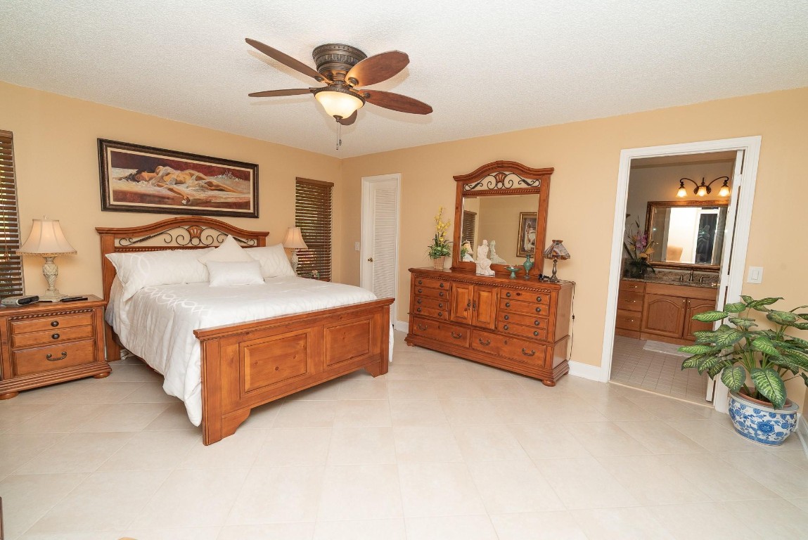 Oak Wood 80-39 B - Residential