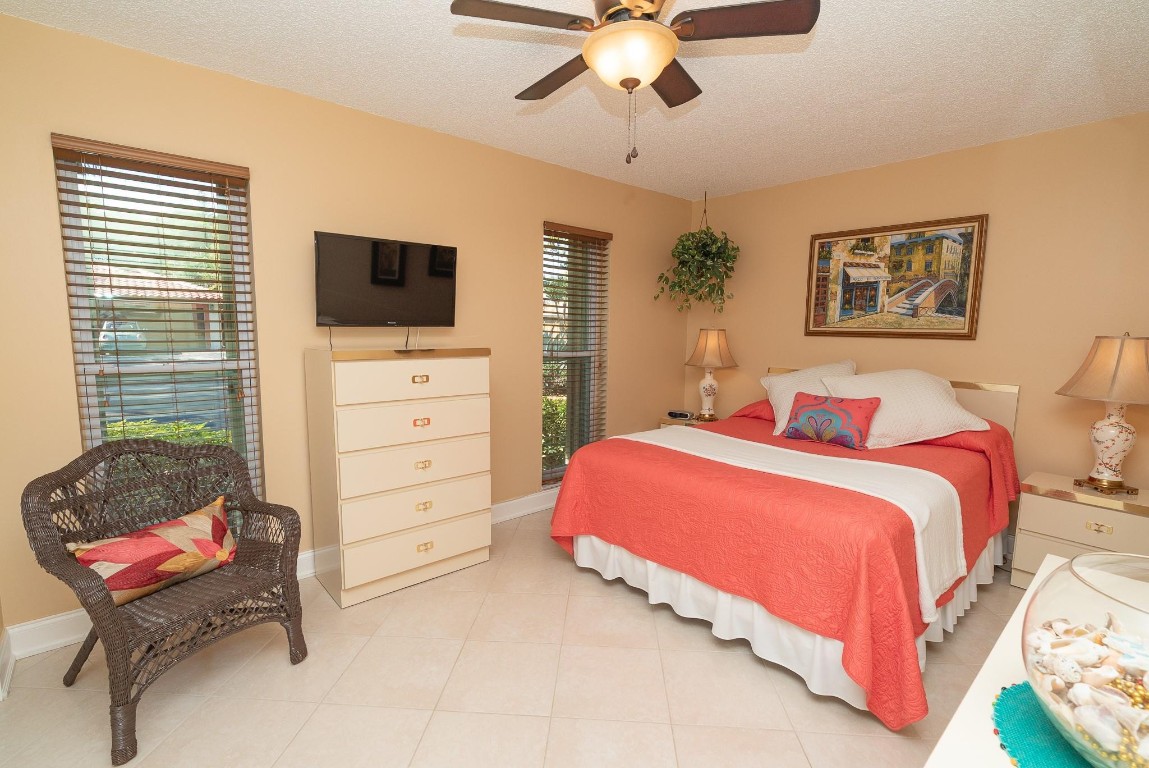 Oak Wood 80-39 B - Residential