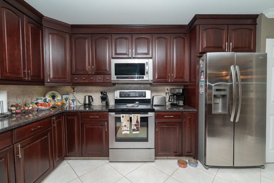 Oak Wood 80-39 B - Residential