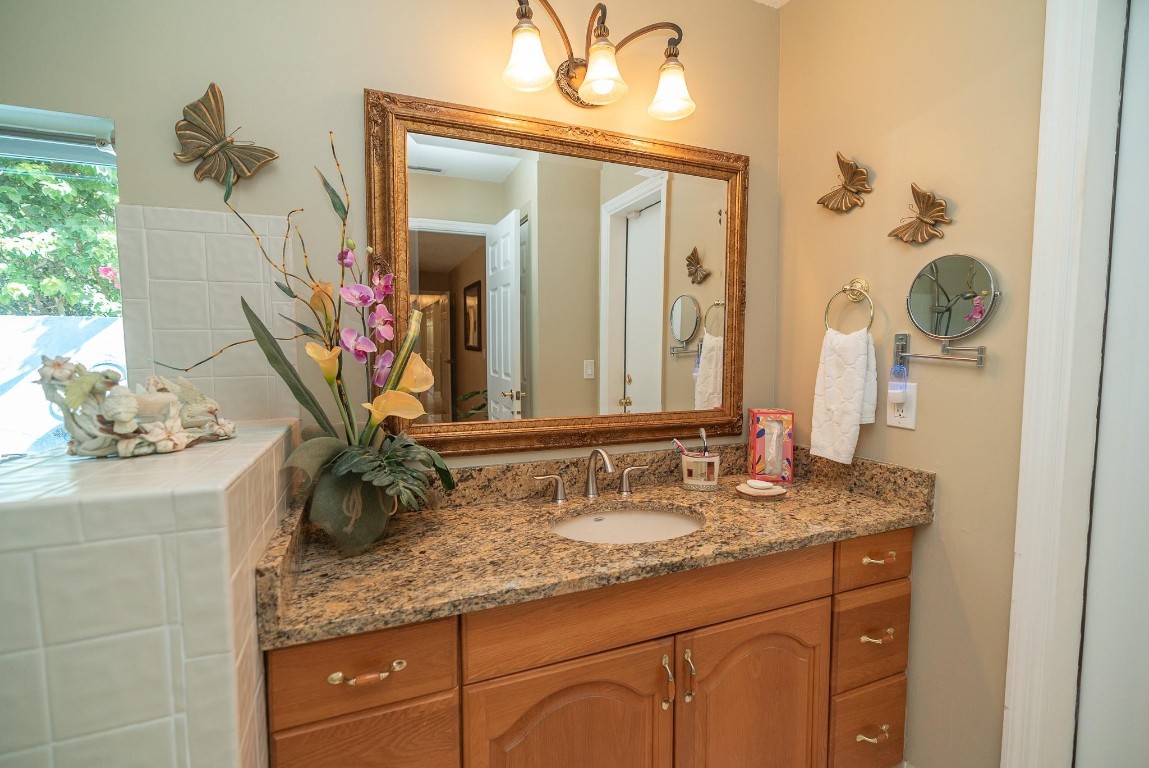 Oak Wood 80-39 B - Residential