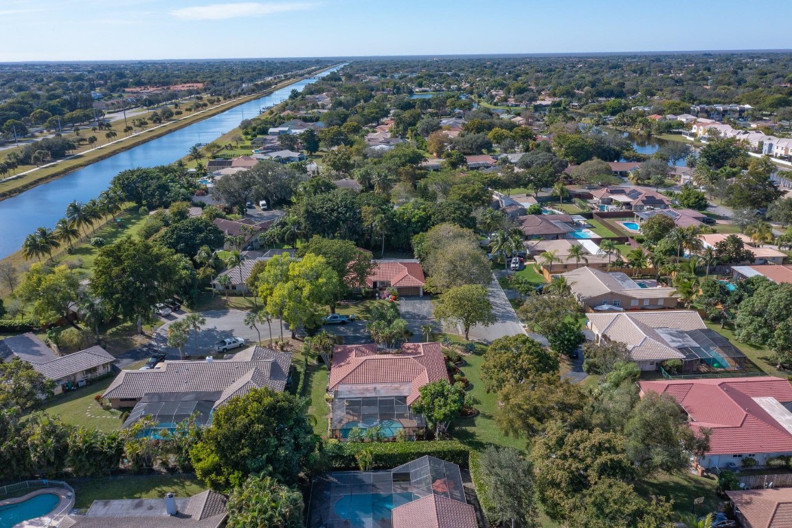 Oak Wood 80-39 B - Residential