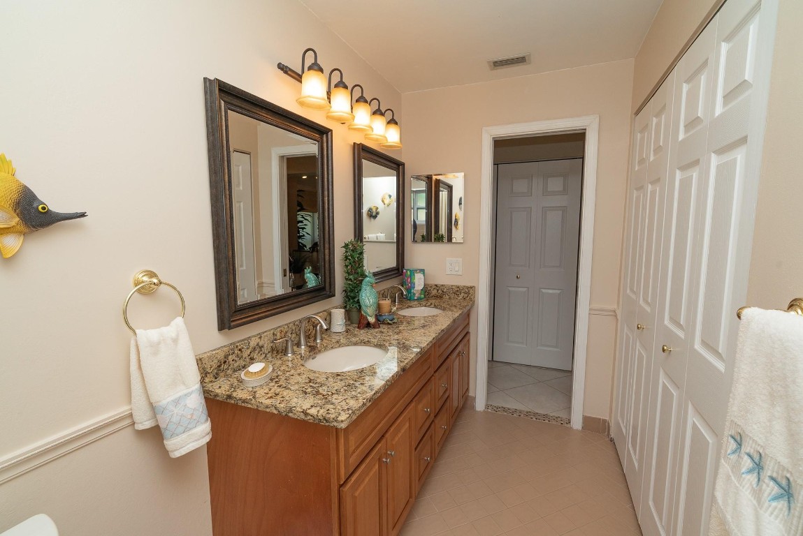 Oak Wood 80-39 B - Residential