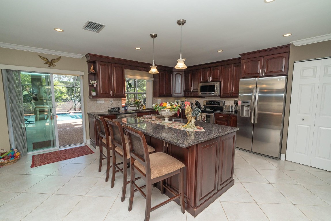 Oak Wood 80-39 B - Residential