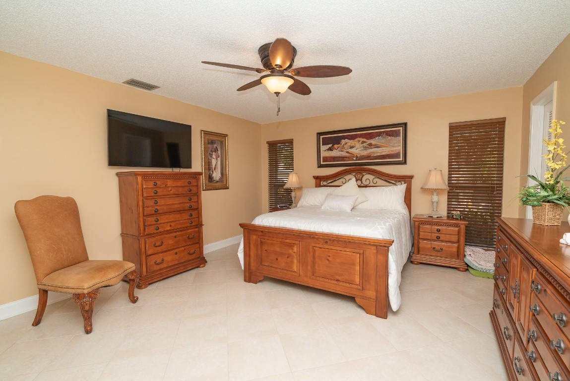 Oak Wood 80-39 B - Residential