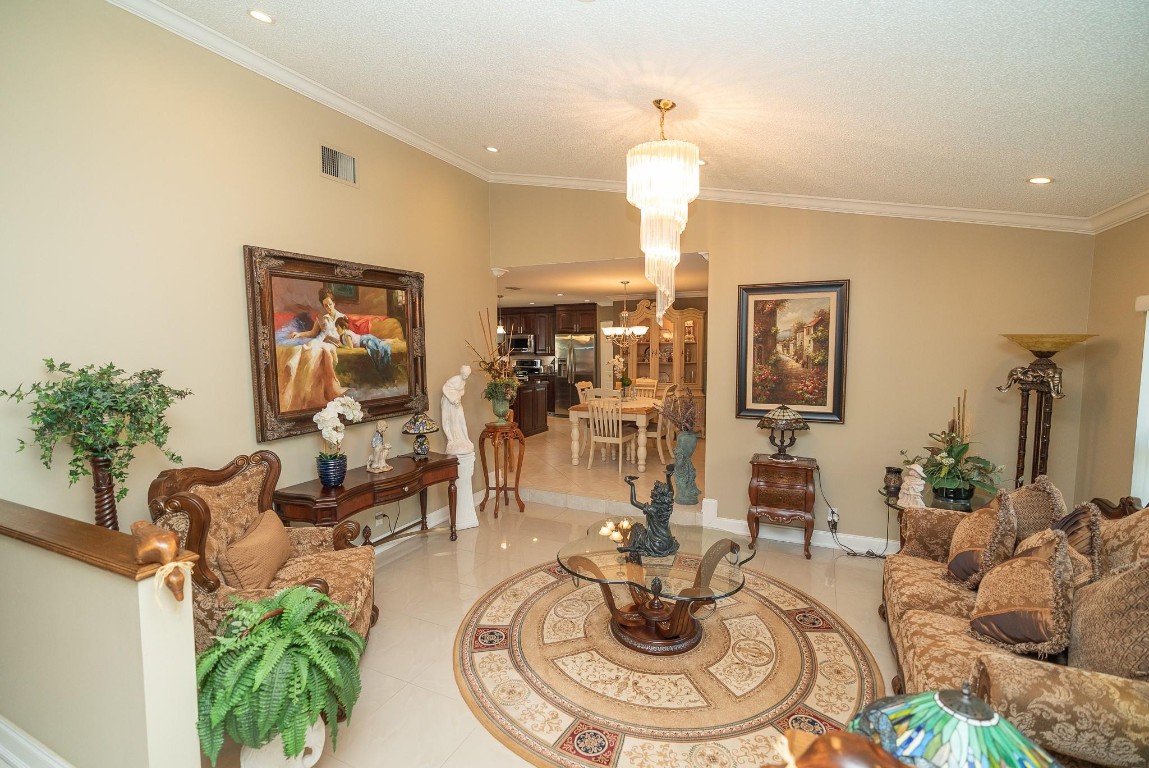 Oak Wood 80-39 B - Residential