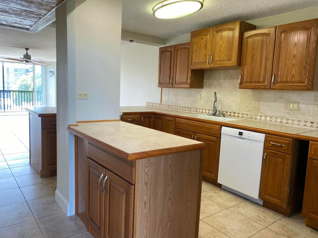 Photo of 4 Royal Palm Way #308, Boca Raton, FL 33432 (MLS # B26033381)
