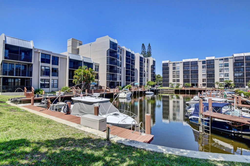 Photo of 4 Royal Palm Way #308, Boca Raton, FL 33432 (MLS # B26033381)
