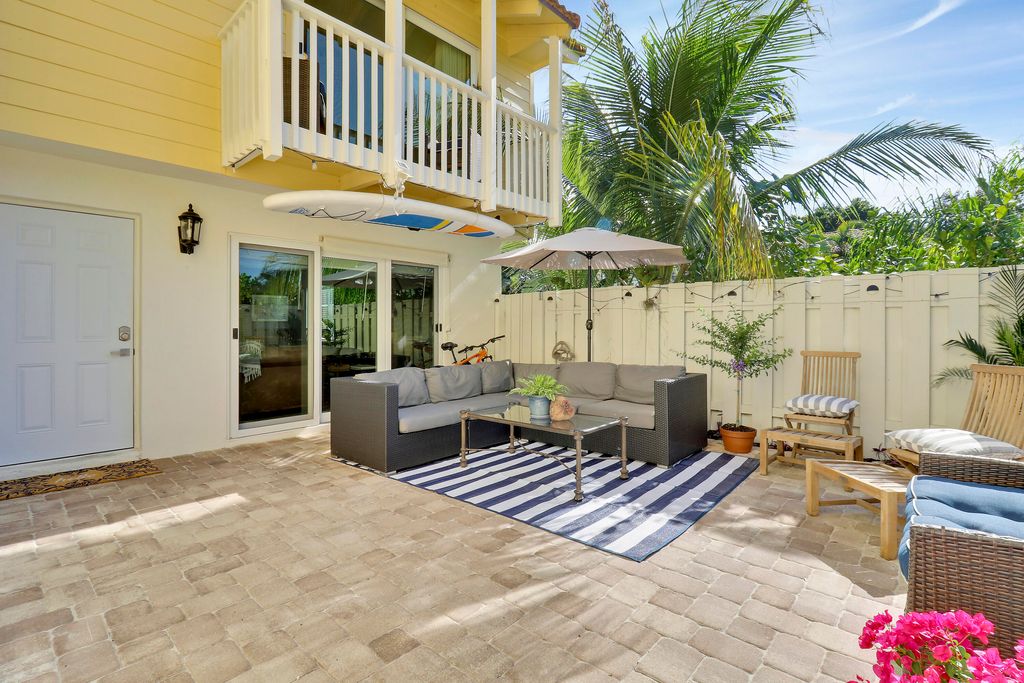 Photo of 293 Seabreeze Circle, Jupiter, FL 33477 (MLS # R11050720)