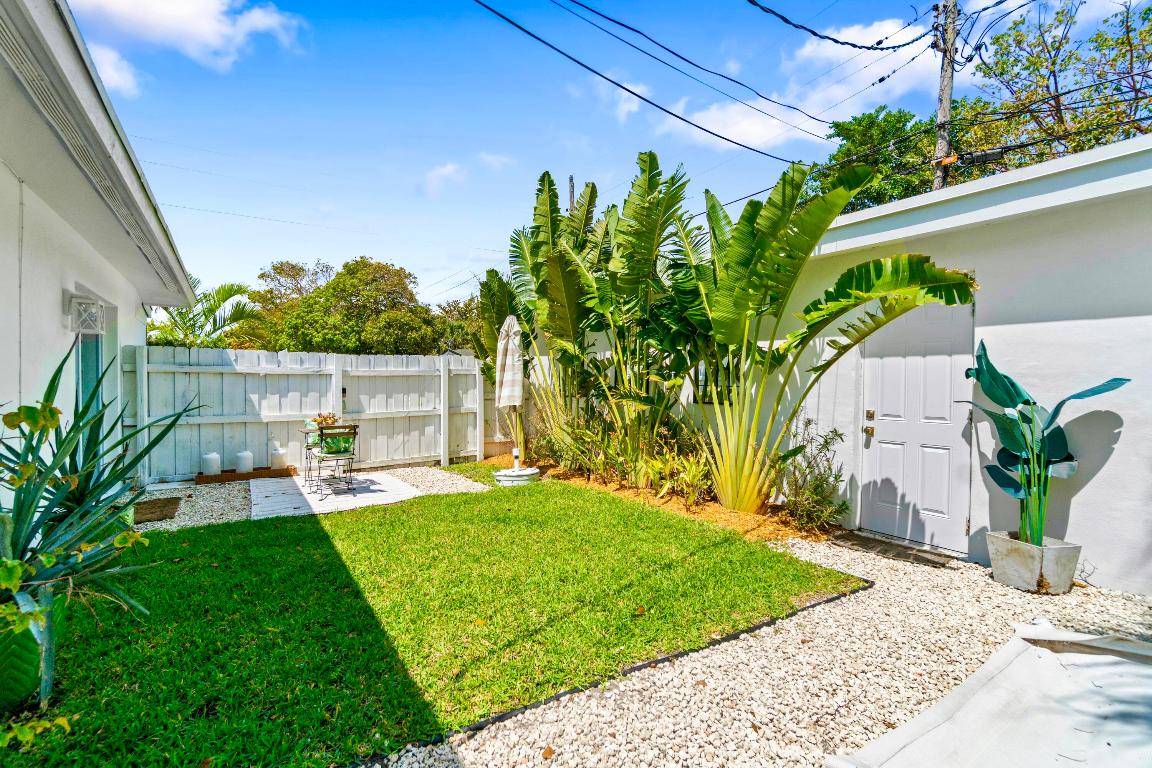 COLONIAL ESTATES - Residential Income