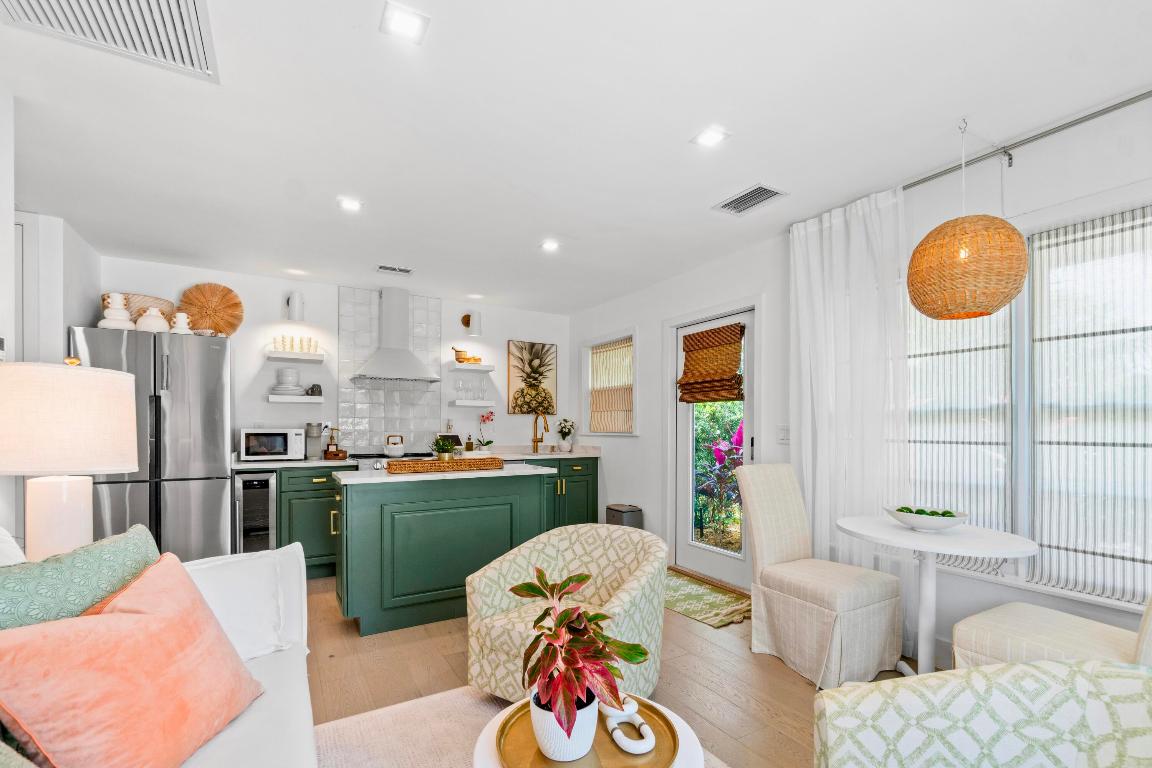 COLONIAL ESTATES - Residential Income