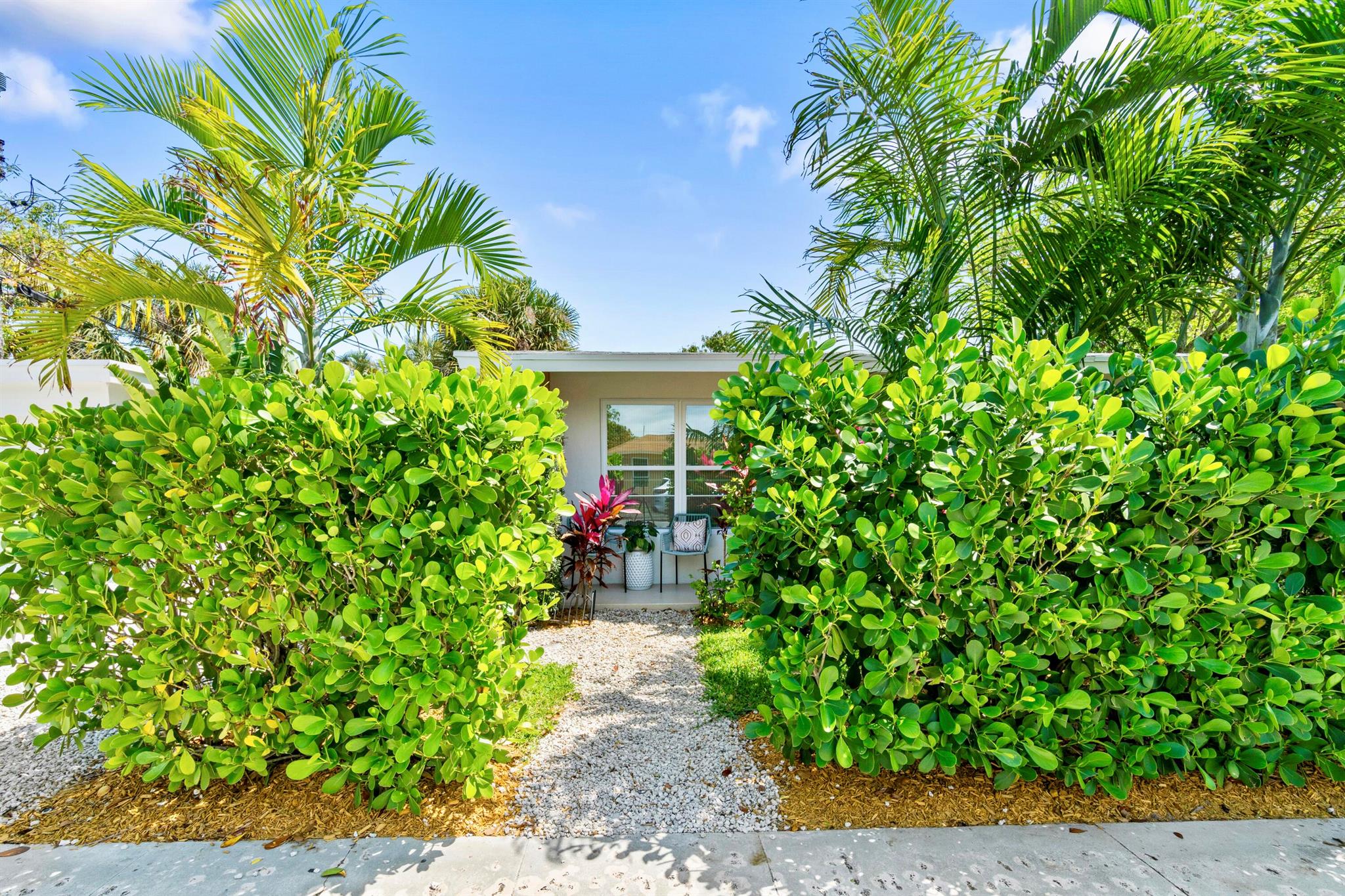 COLONIAL ESTATES - Residential Income