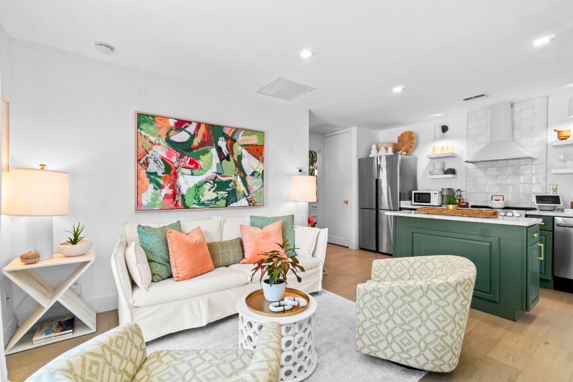 COLONIAL ESTATES - Residential Income