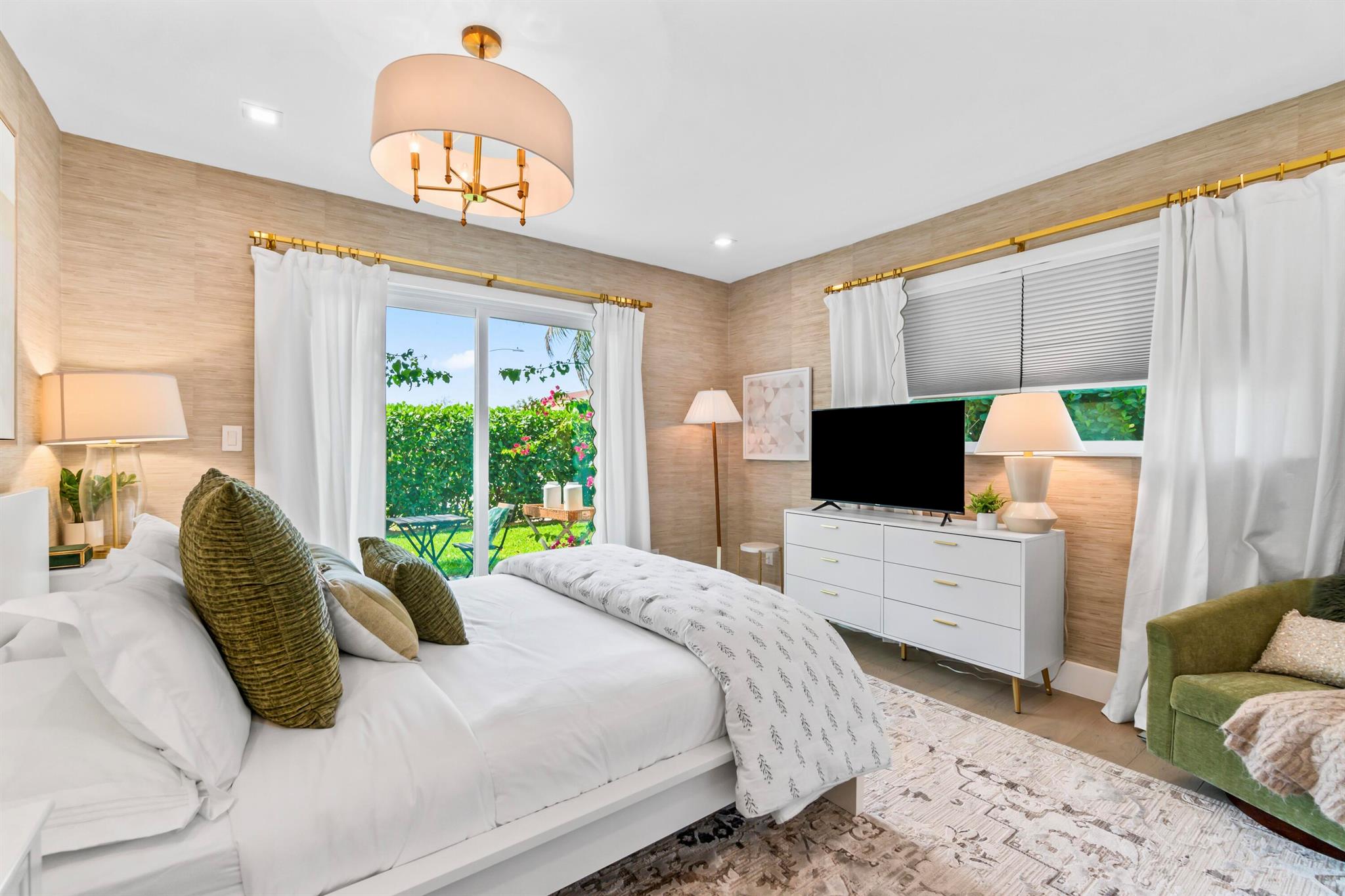 COLONIAL ESTATES - Residential Income