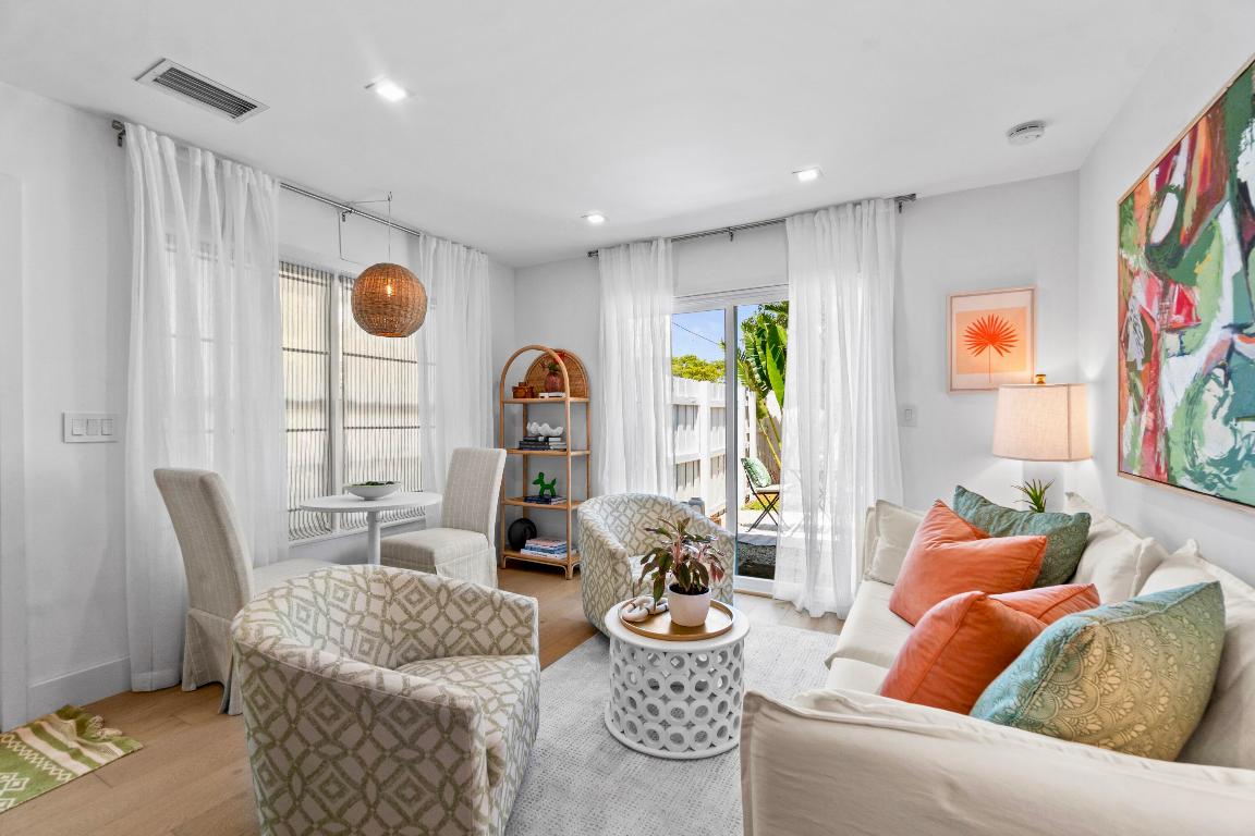 COLONIAL ESTATES - Residential Income