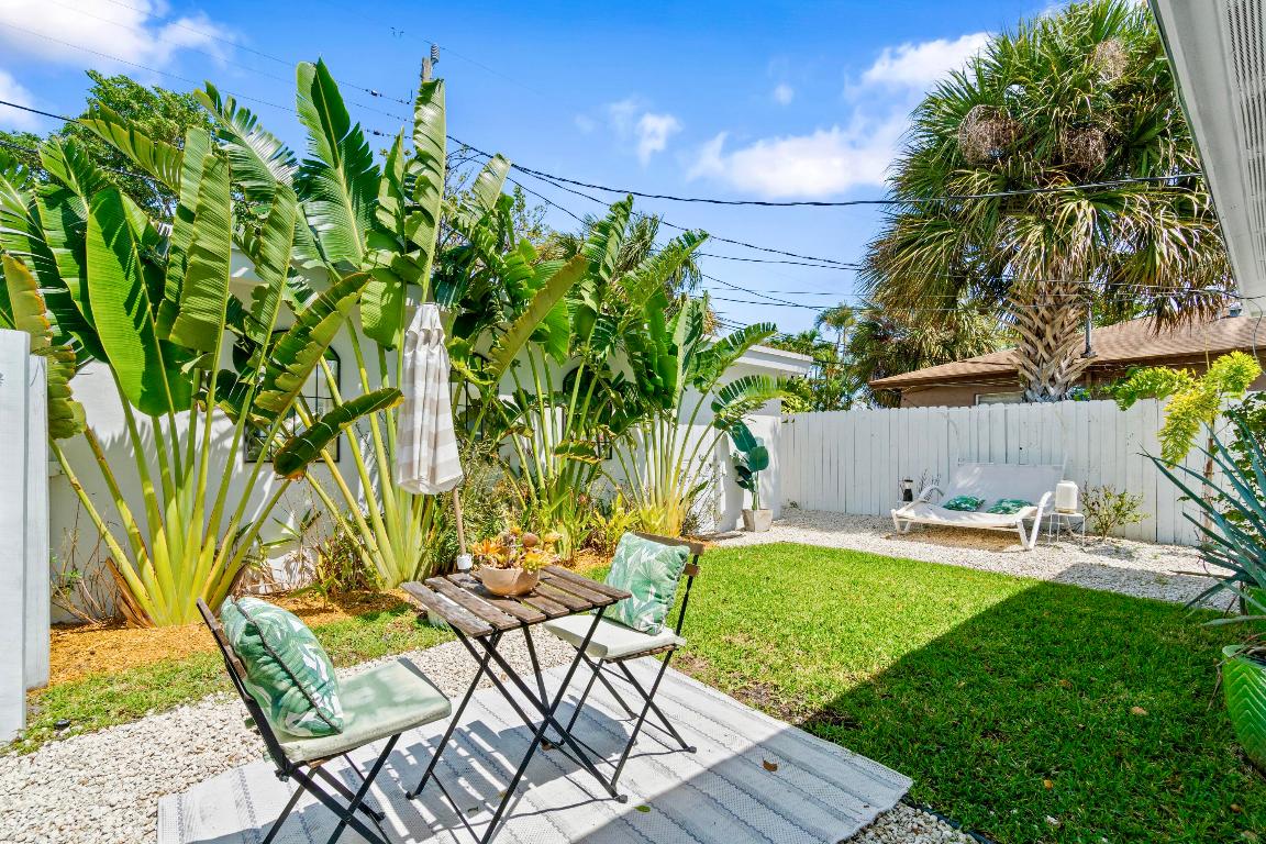 COLONIAL ESTATES - Residential Income