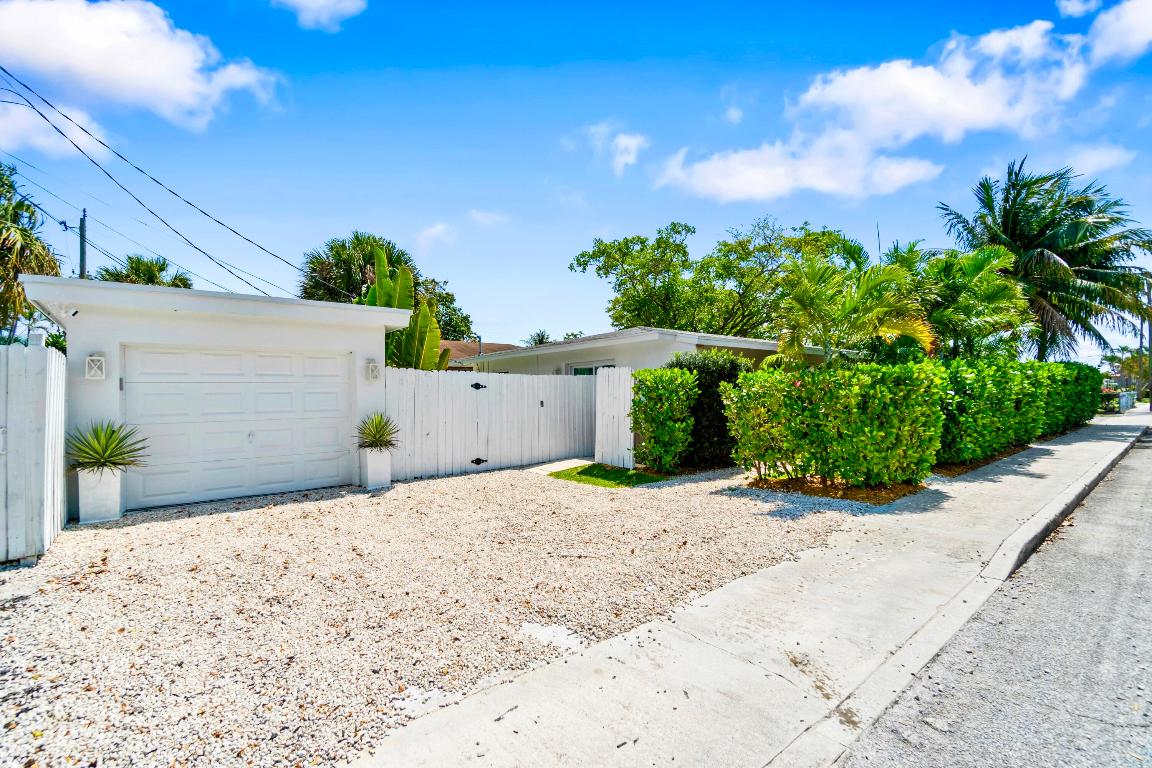 COLONIAL ESTATES - Residential Income