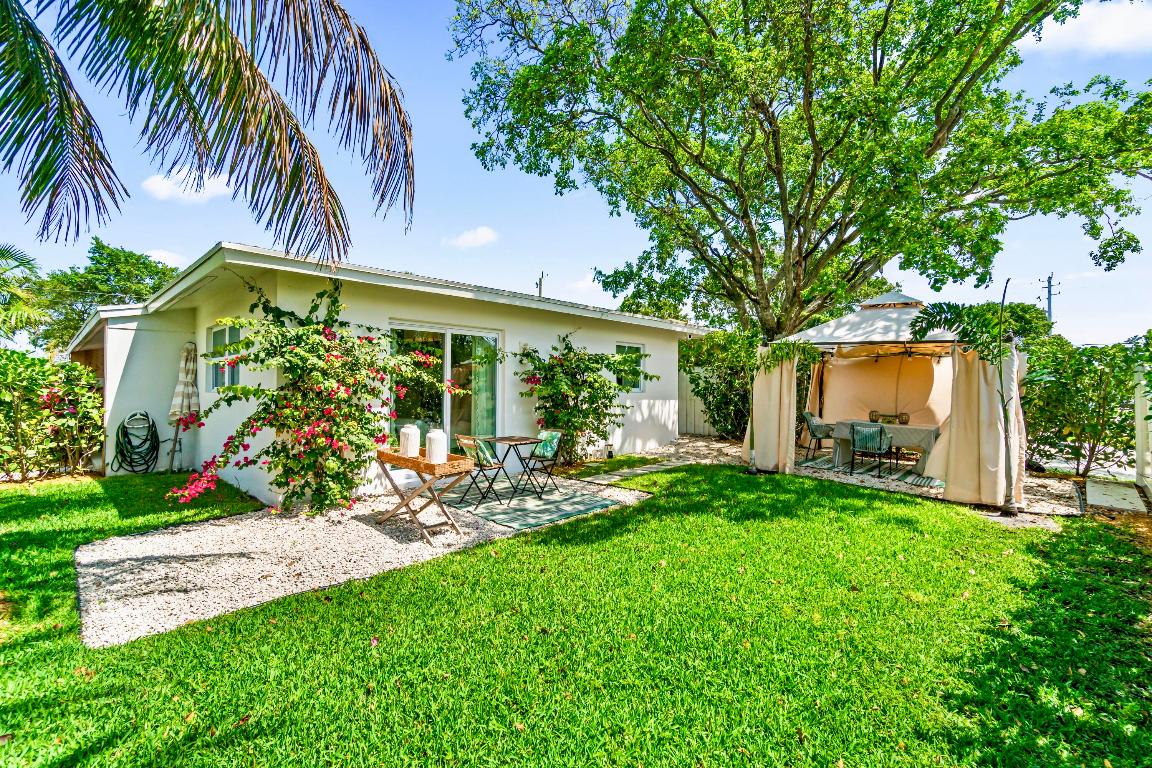 COLONIAL ESTATES - Residential Income