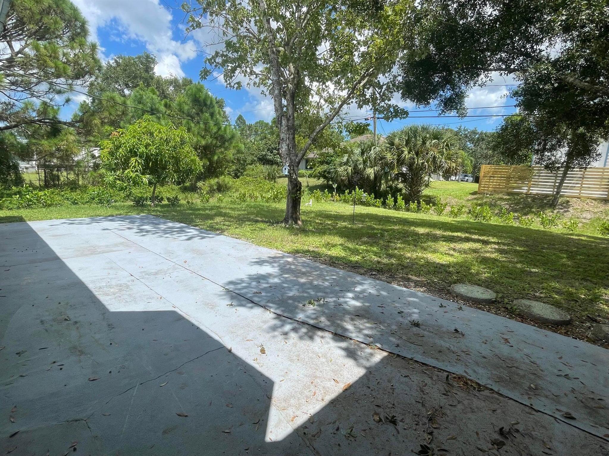 VERO LAKE ESTATES - Residential