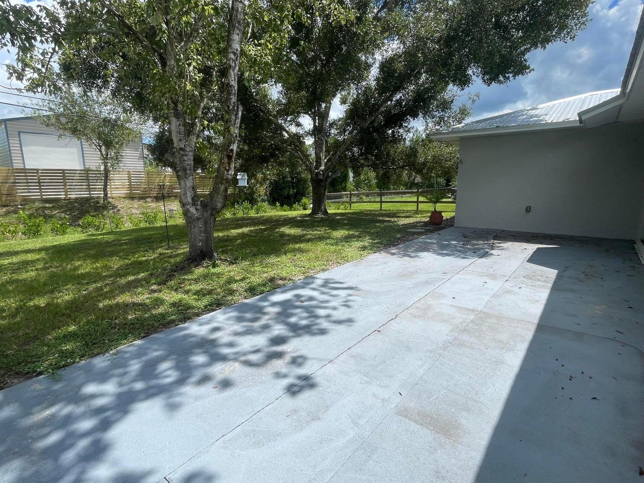 VERO LAKE ESTATES - Residential