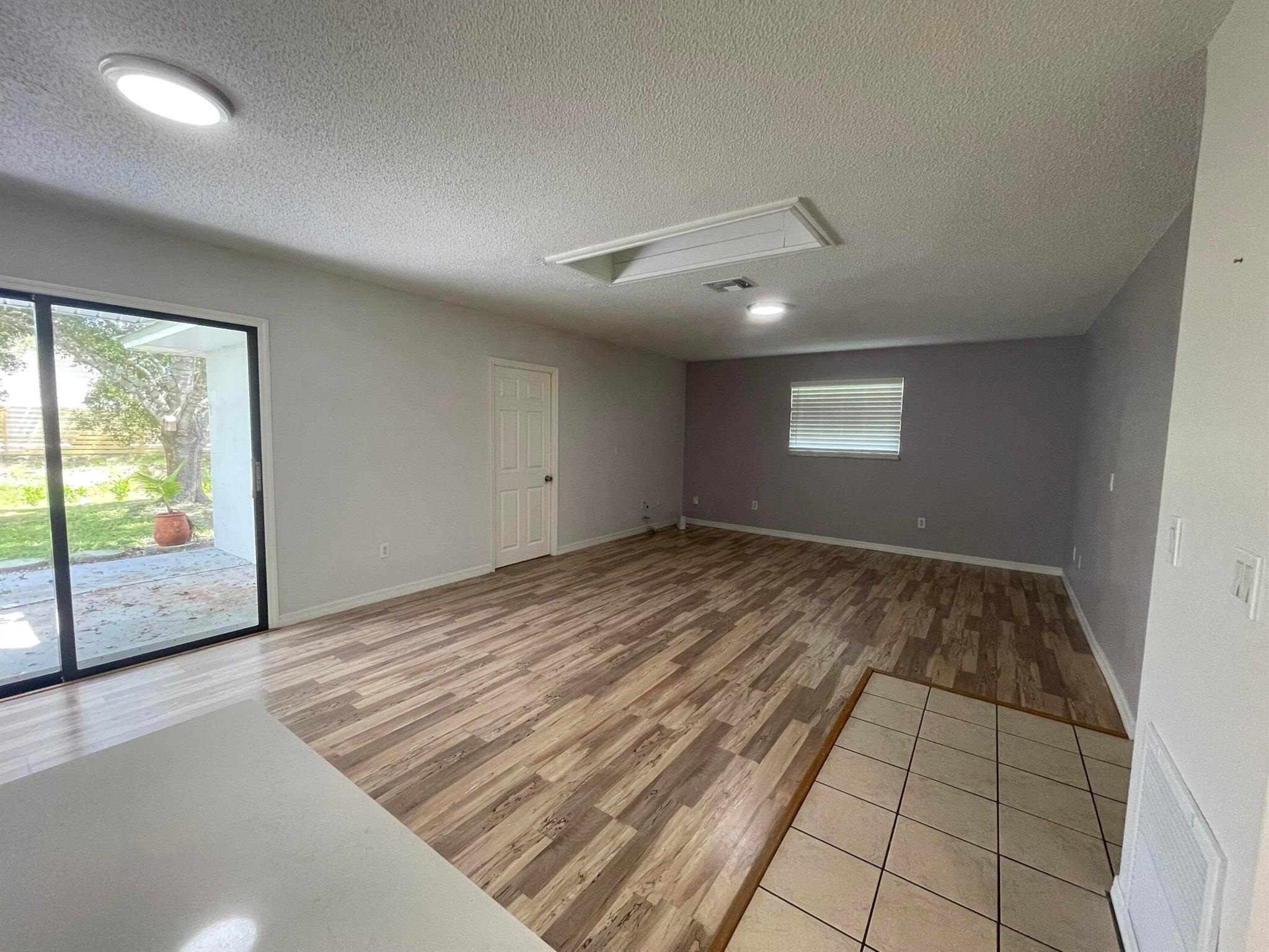 VERO LAKE ESTATES - Residential