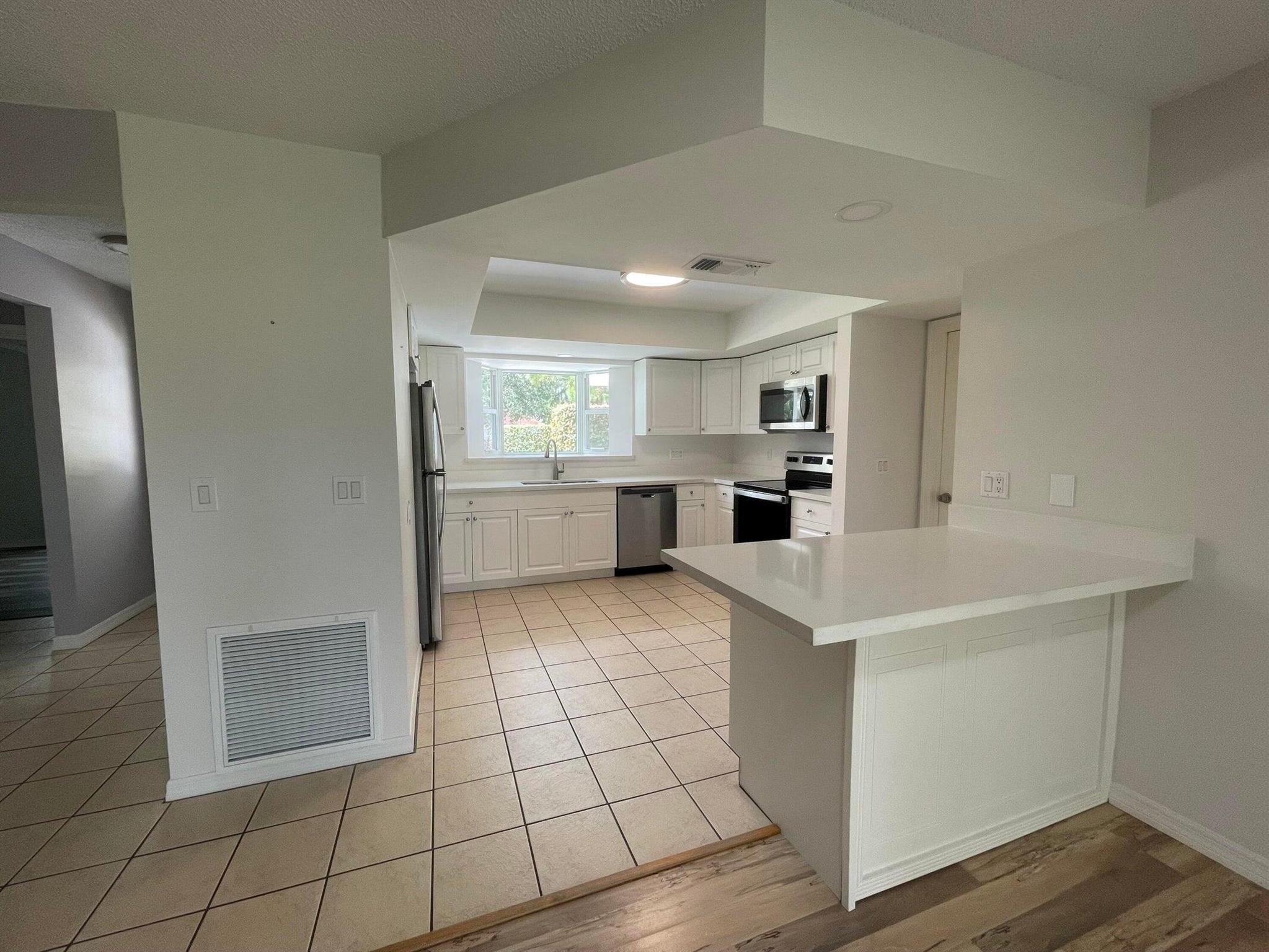 VERO LAKE ESTATES - Residential