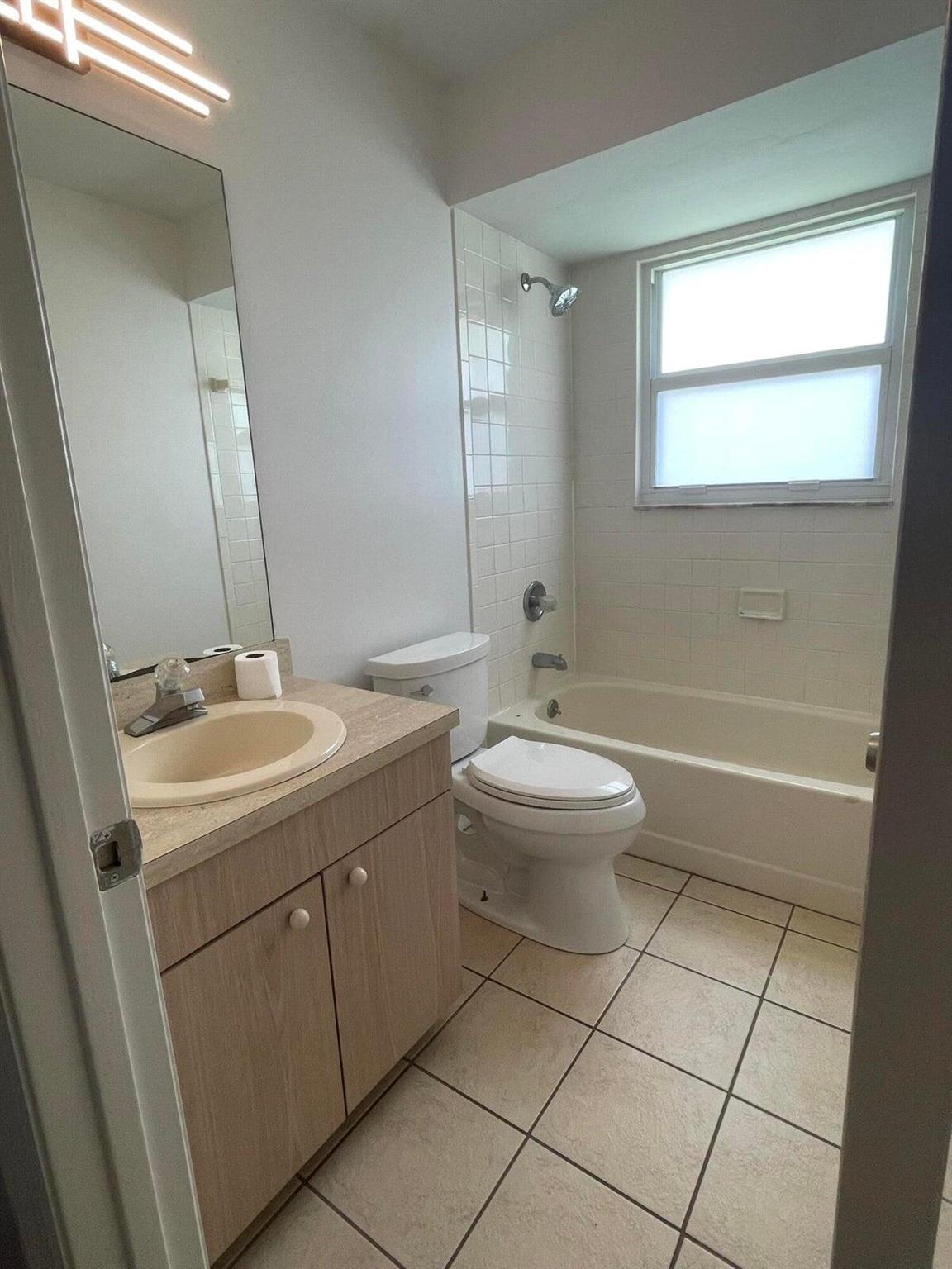 VERO LAKE ESTATES - Residential