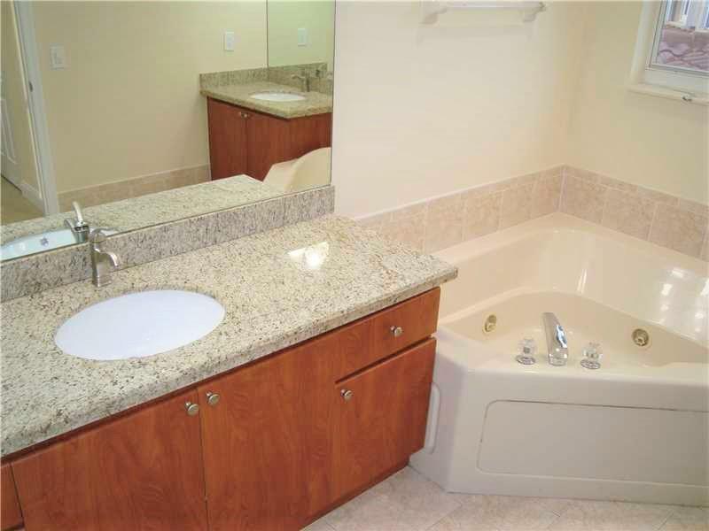 Nautica 164-36 B - Residential