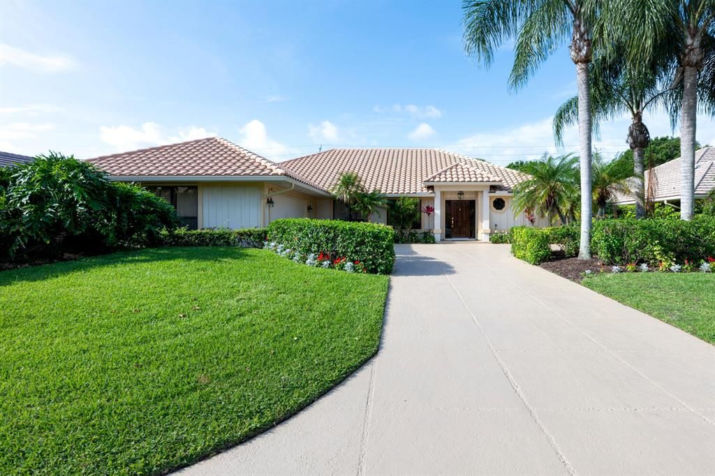 Photo of 154 Thornton Drive, Palm Beach Gardens, FL 33418 (MLS # R10718845)
