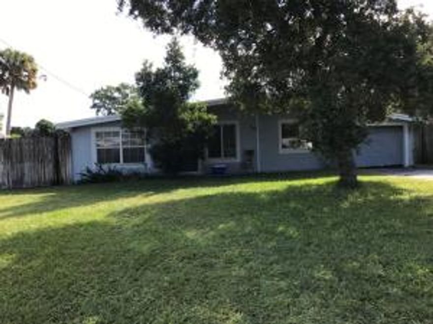 CUTE 3/1 WITH 1 CAR GARAGE. SOLID CBS CONSTUTION WITH GOOD ROOF. HUGE FENCHED YARD.