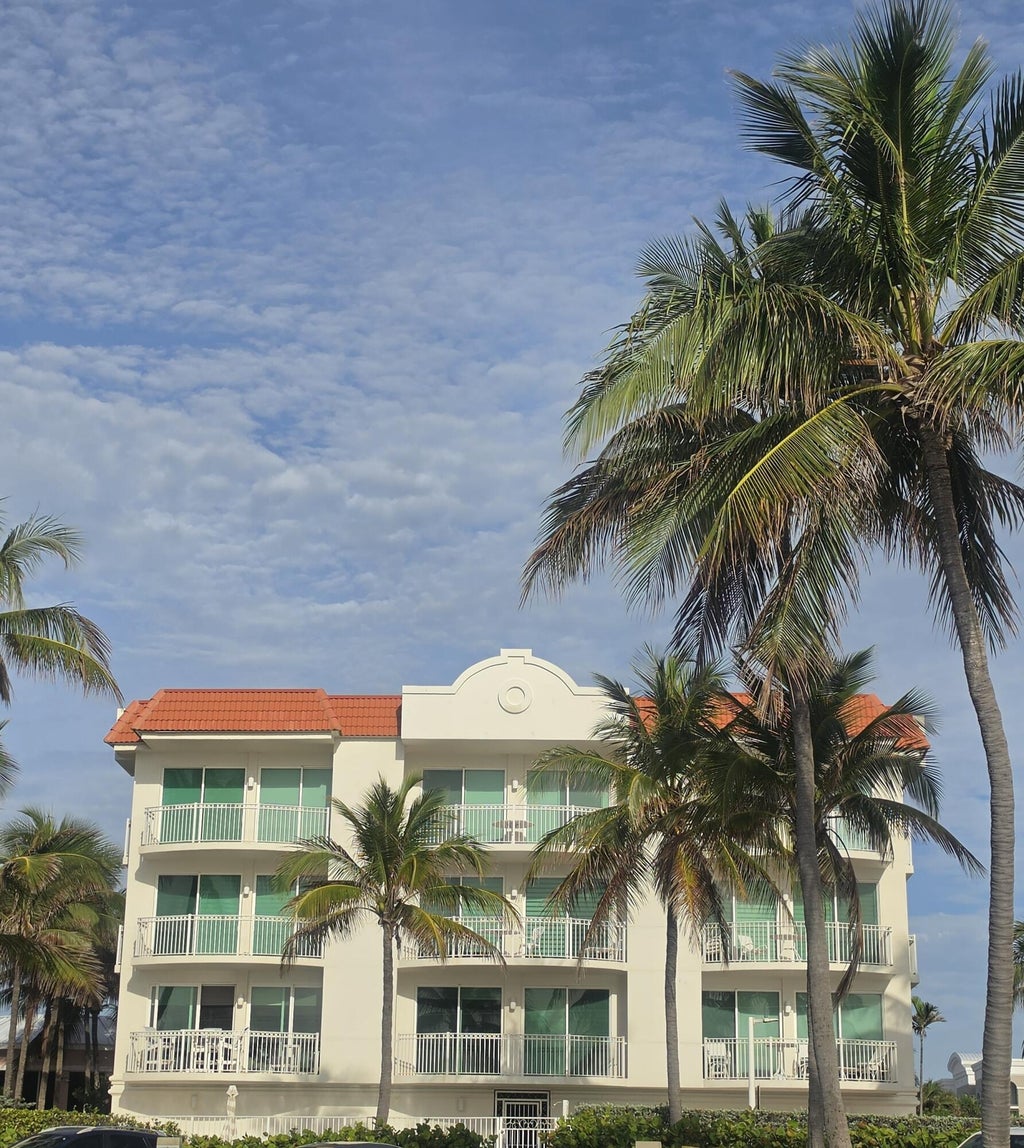 Photo of 233 SE 21st Avenue #101, Deerfield Beach, FL 33441 (MLS # B26037180)