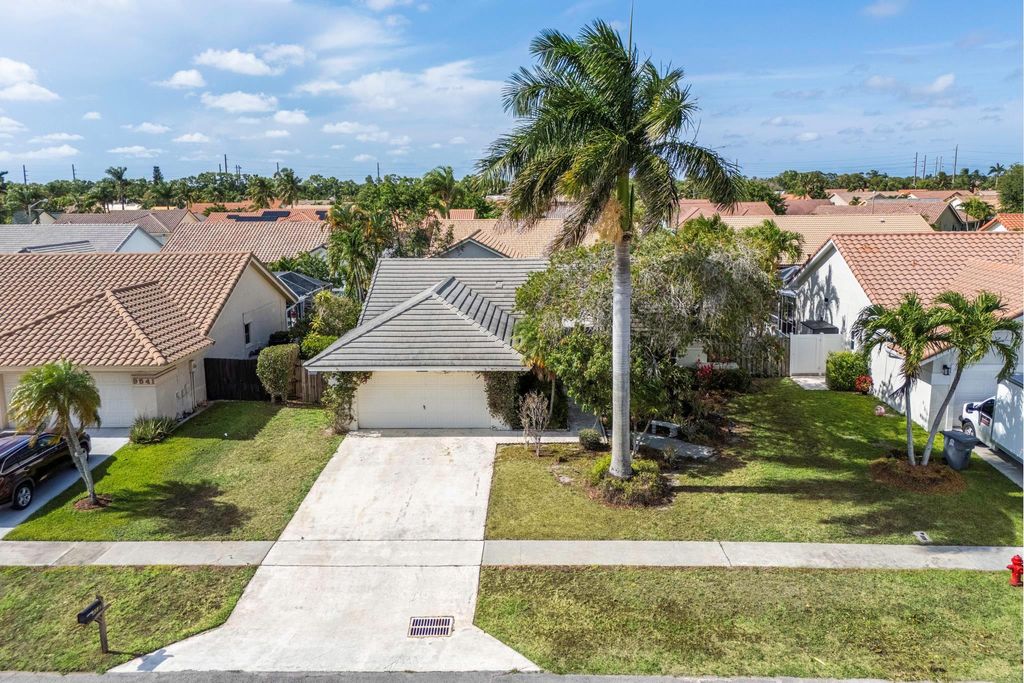 Photo of 9537 Majestic Way, Boynton Beach, FL 33437 (MLS # F10503045)
