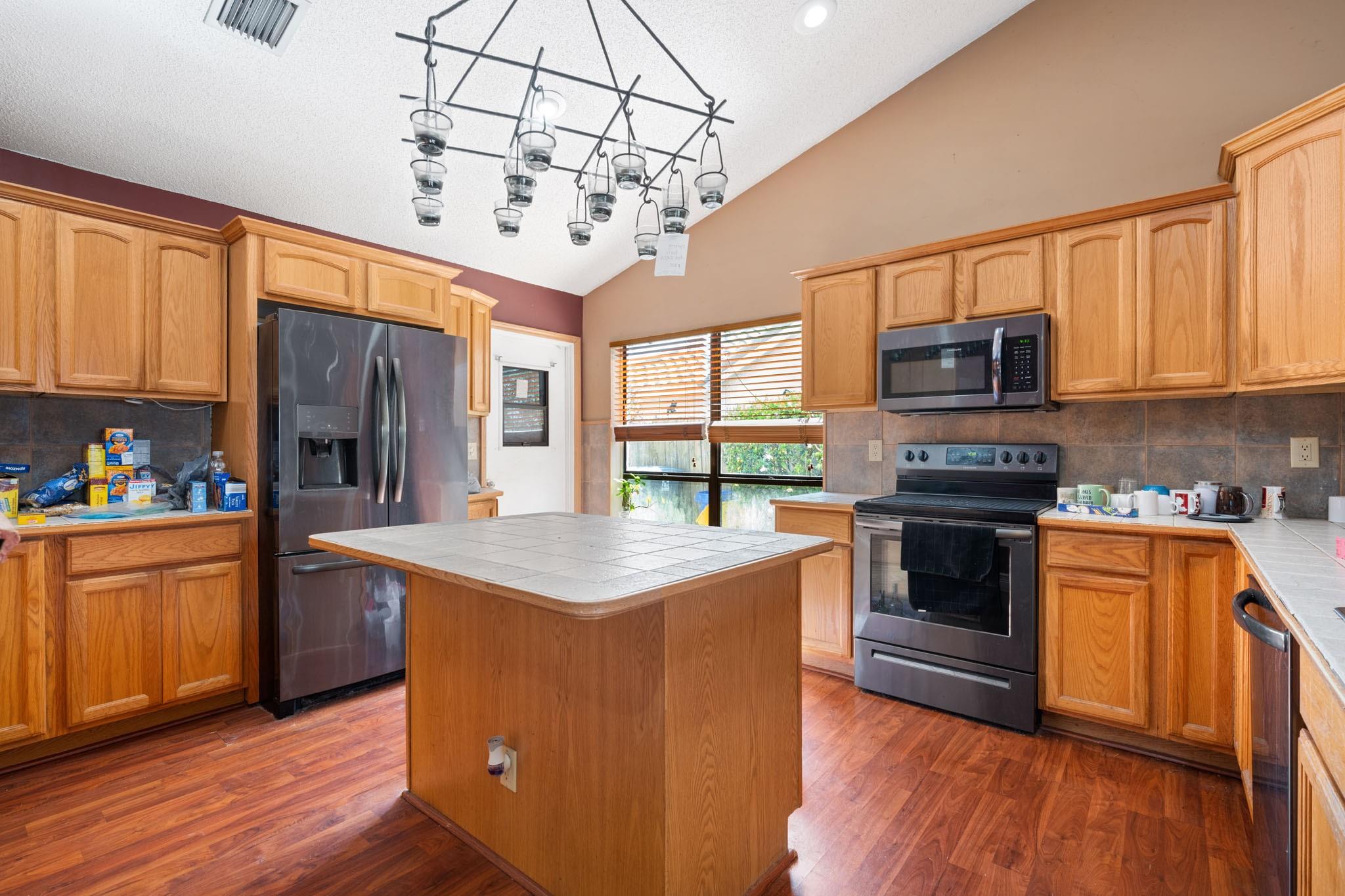 9537 MAJESTIC WAY