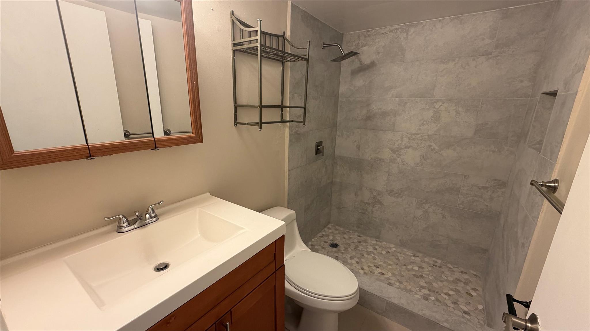 VILLAGE PARK AT OAKLAND C - Residential Lease