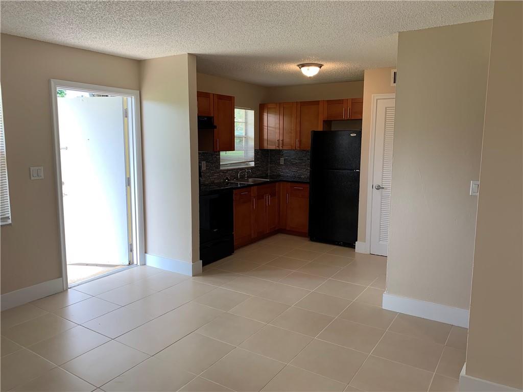 VILLAGE PARK AT OAKLAND C - Residential Lease