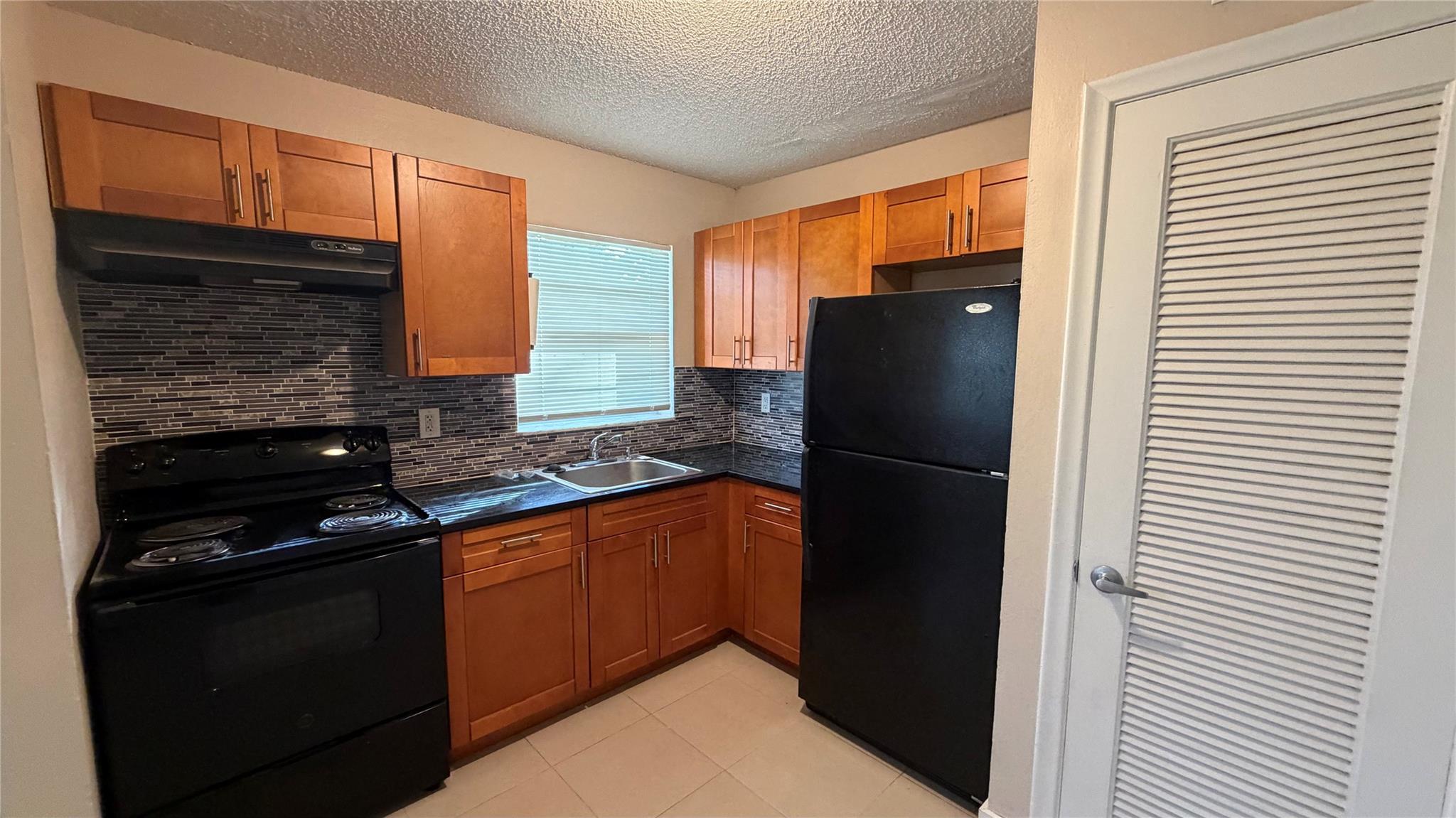 VILLAGE PARK AT OAKLAND C - Residential Lease