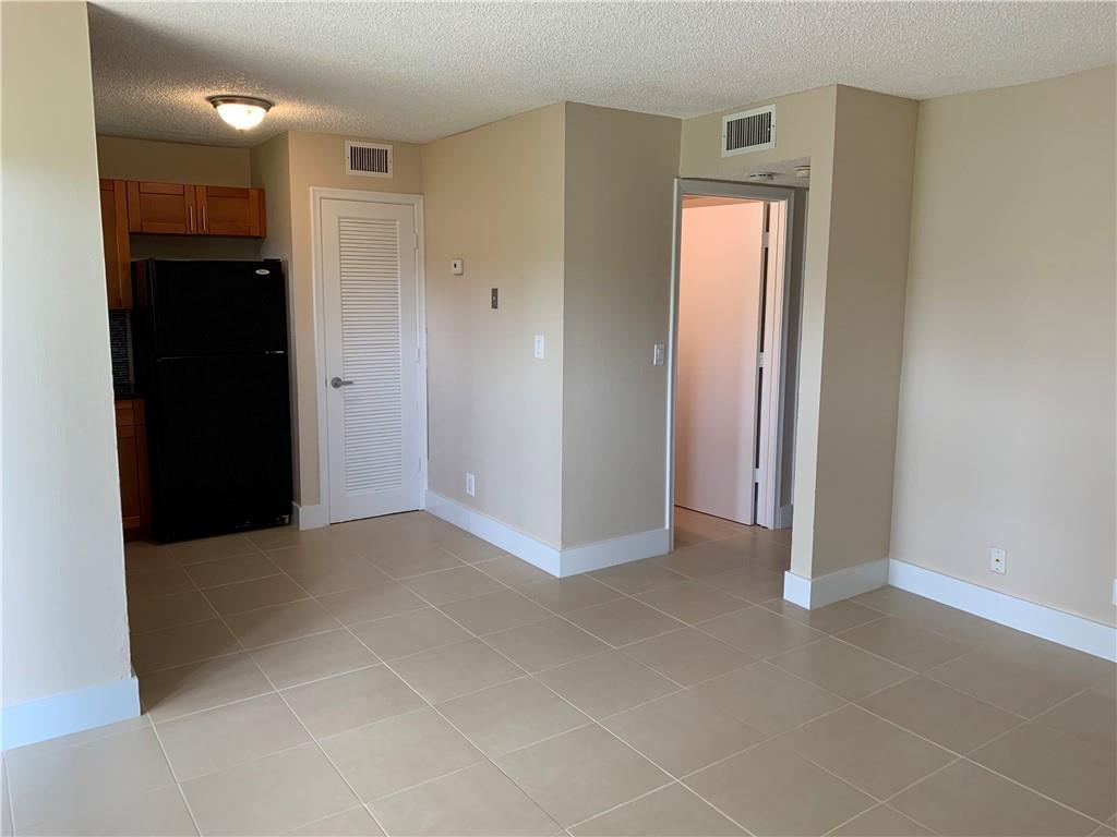 VILLAGE PARK AT OAKLAND C - Residential Lease