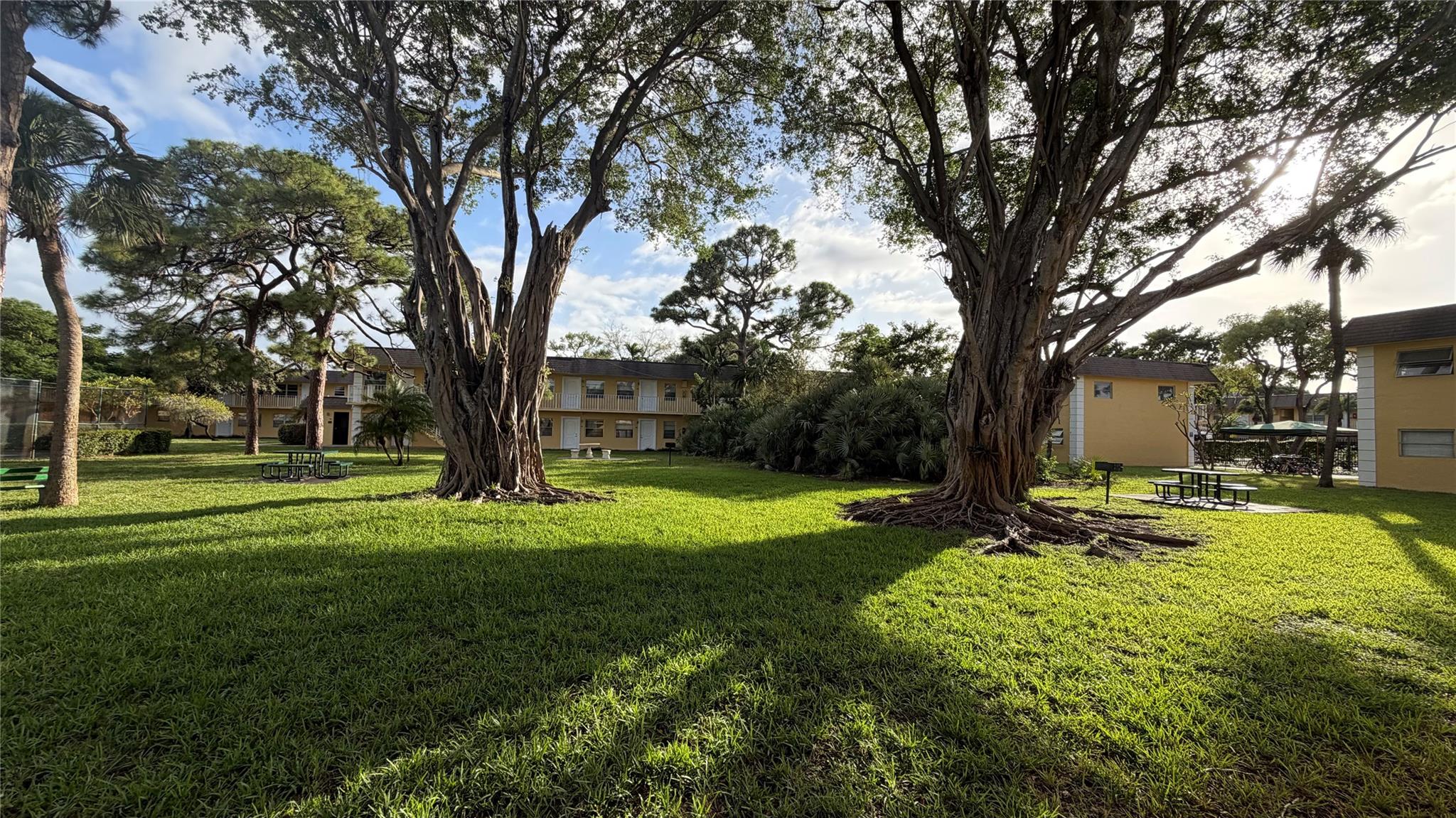 VILLAGE PARK AT OAKLAND C - Residential Lease