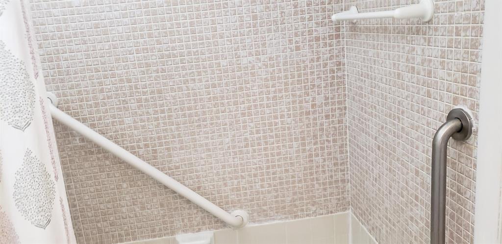 KINGS POINT CAPRI CONDOS - Residential