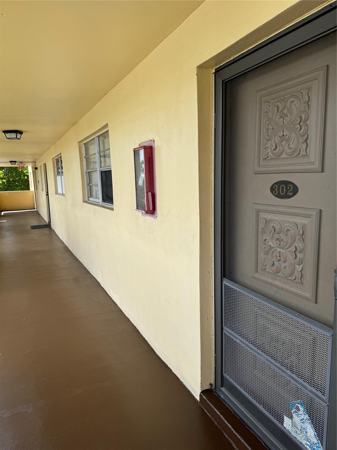 Excellent opportunity for anyone looking for a spacious 2 bedrooms 2 bathrooms. Exquisite water views! Recently renovated and equipped with new kitchen & flooring. Lots of natural lights in the unit. Apartment is located close to Sawgrass Expwy, Oakland Park Blvd and Nob Hill. Must see!! Unit is rented from 6/27/2025 to 6/26/2026.