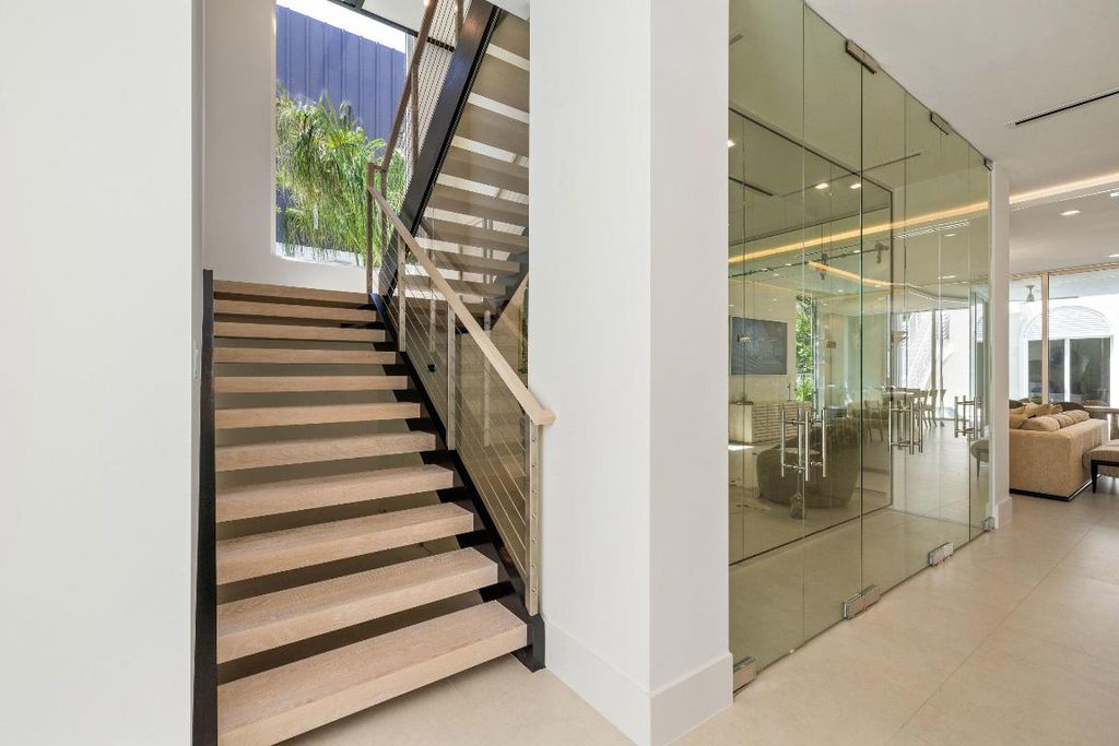 Photo of 812 Palm Trail, Delray Beach, FL 33483 (MLS # R11127319)