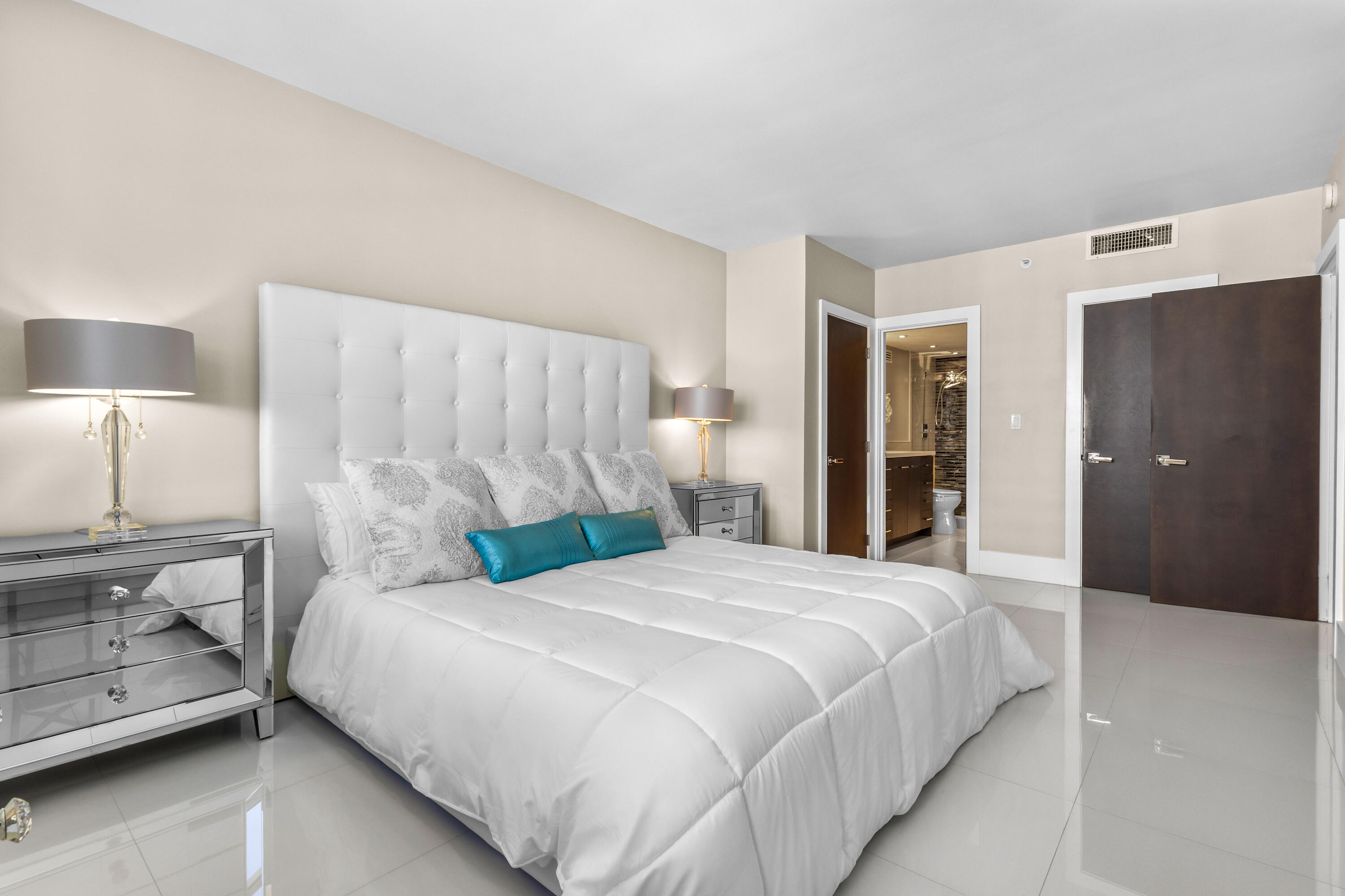 WAVE CONDO - Residential