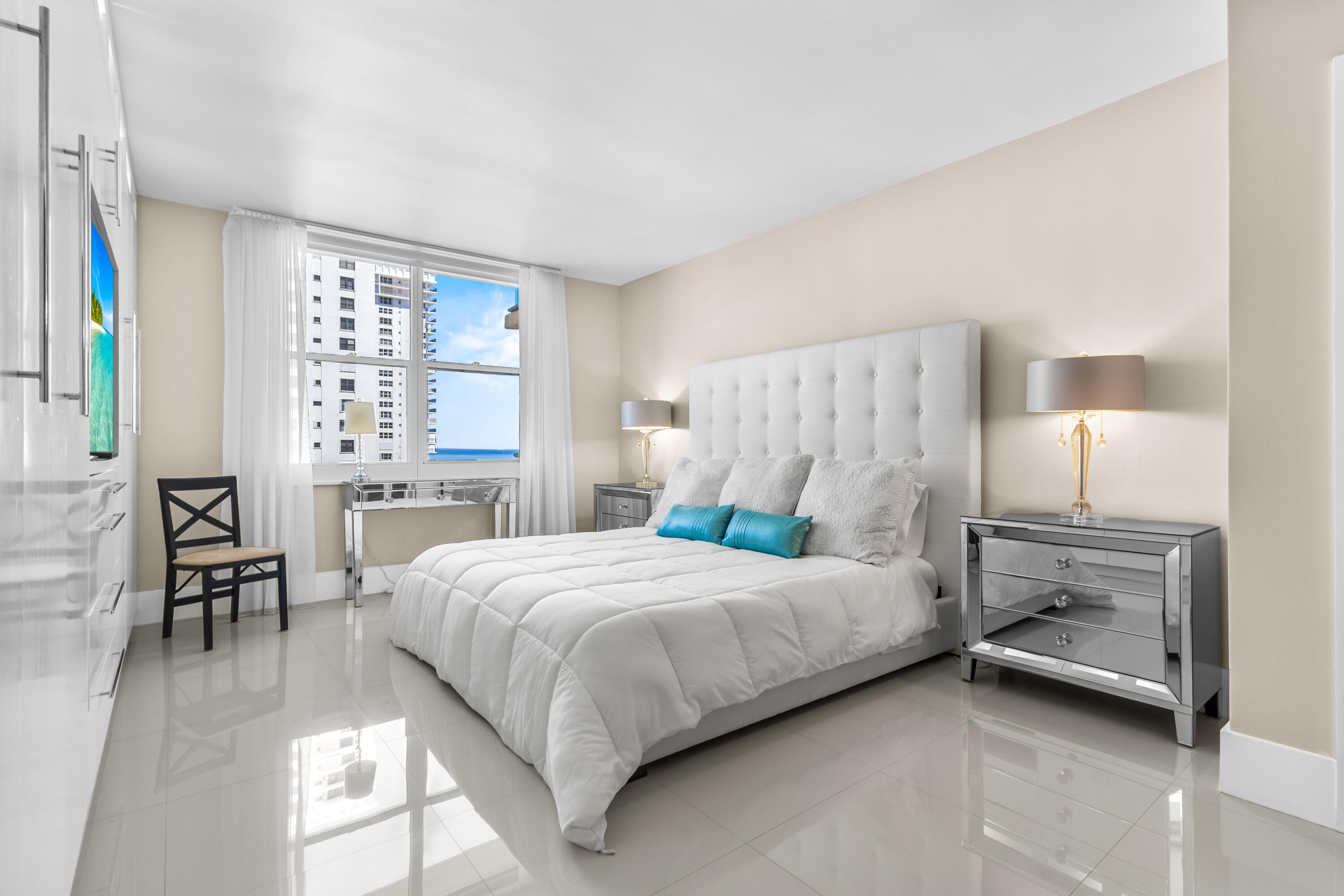 WAVE CONDO - Residential