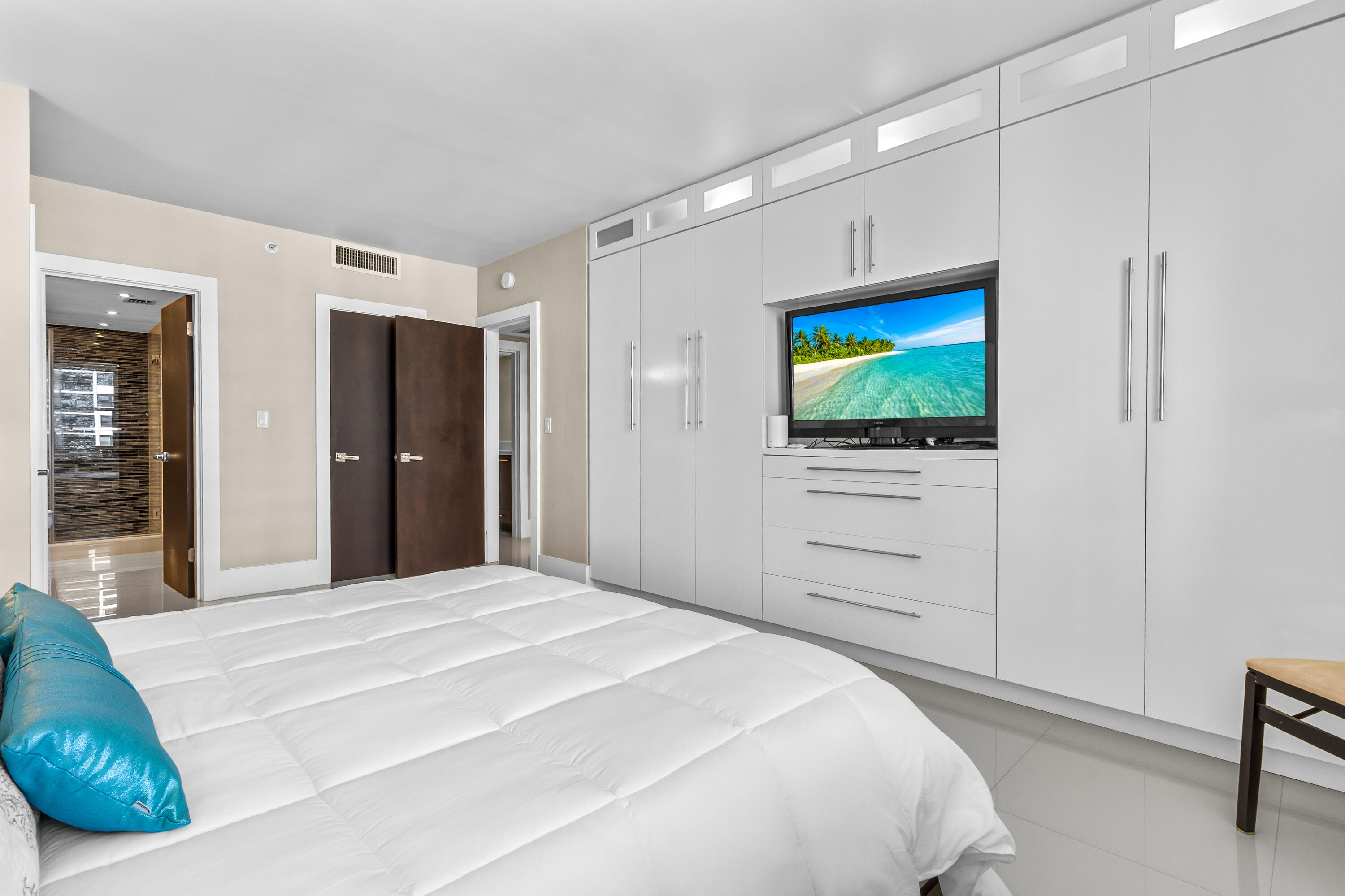 WAVE CONDO - Residential