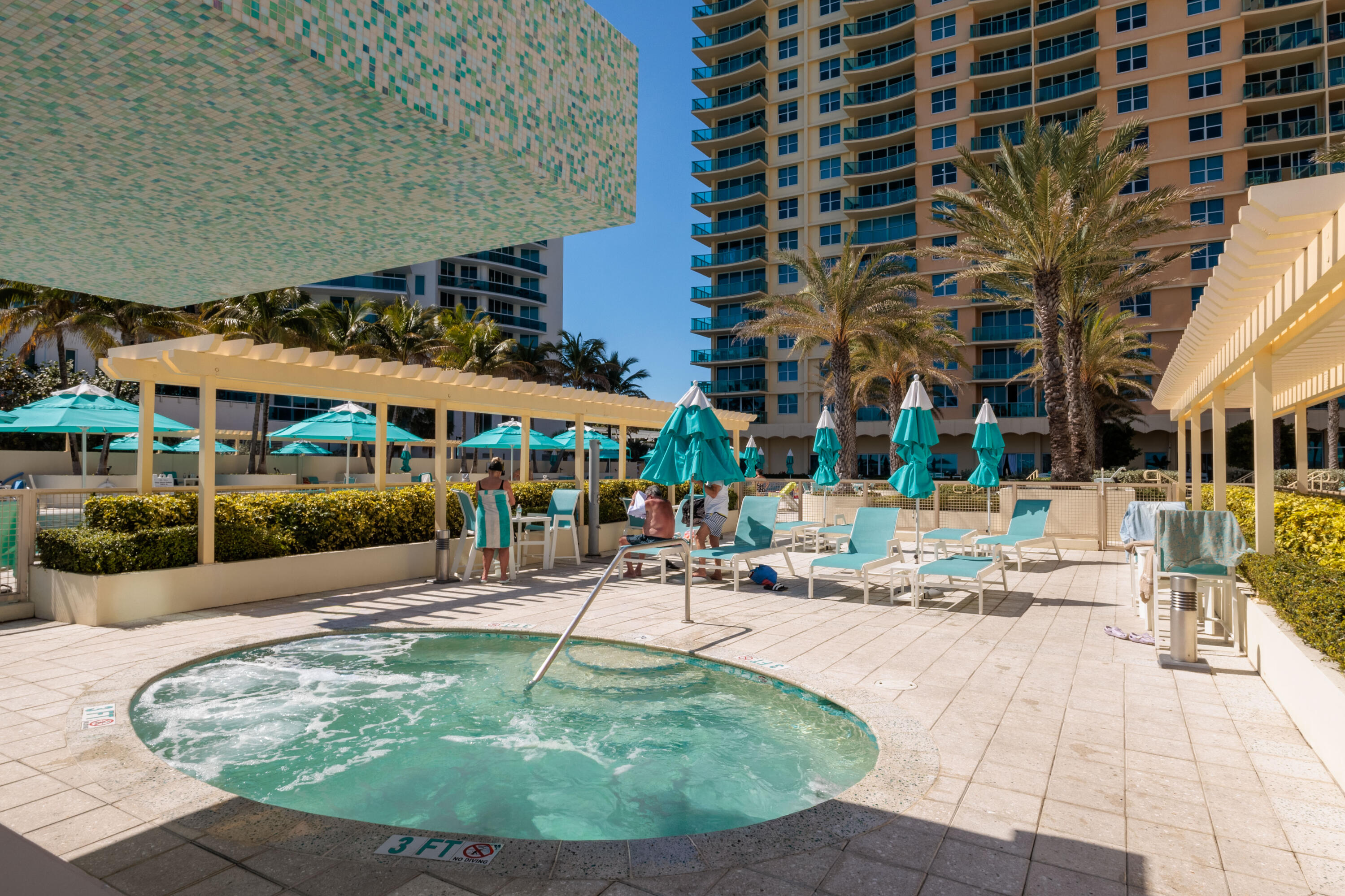 WAVE CONDO - Residential