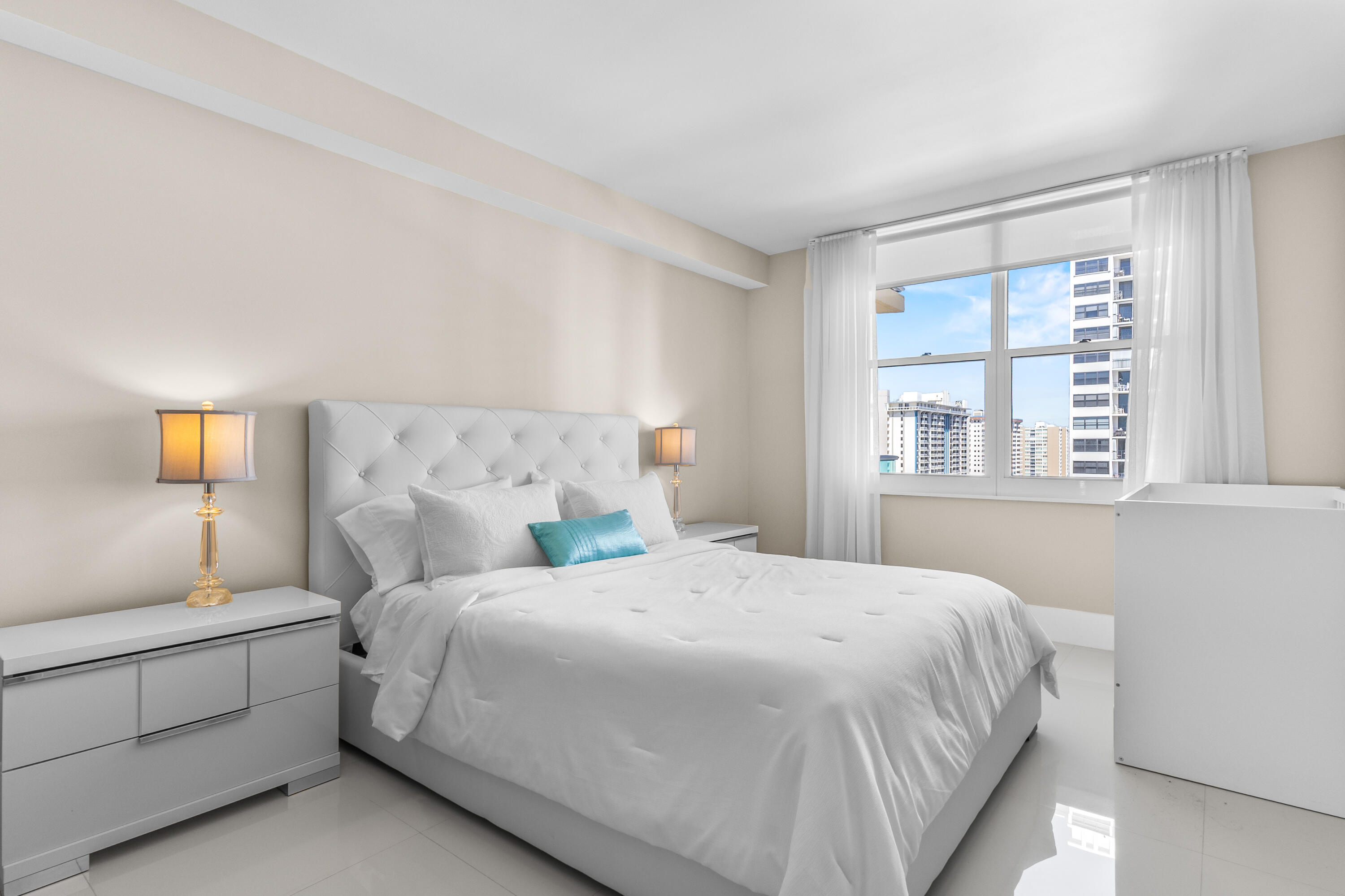 WAVE CONDO - Residential